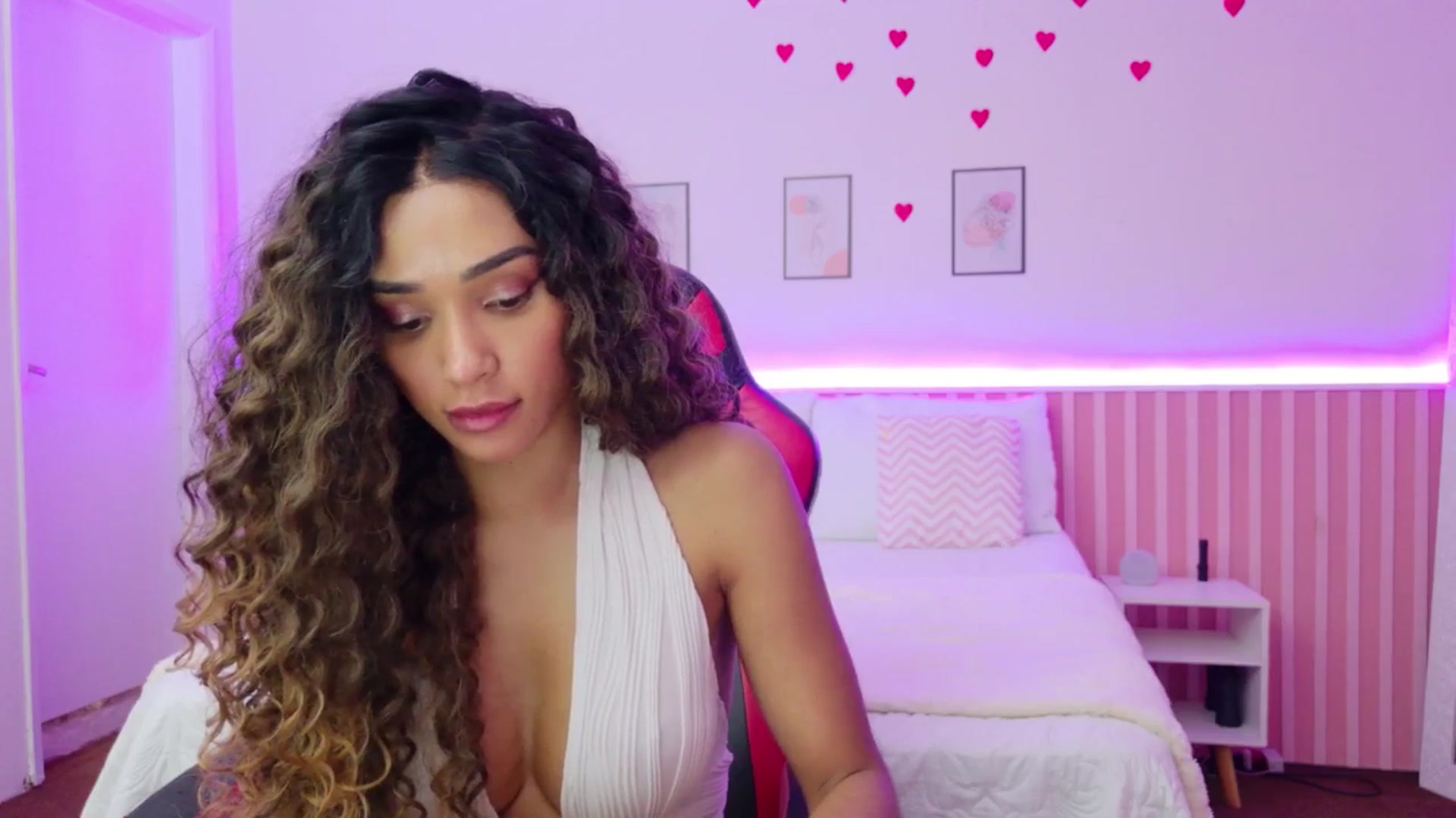 Gallery image thumbnail from Helen9g38's myfreecams stream on, 04/17/2026, 13:07 image 20 of 20