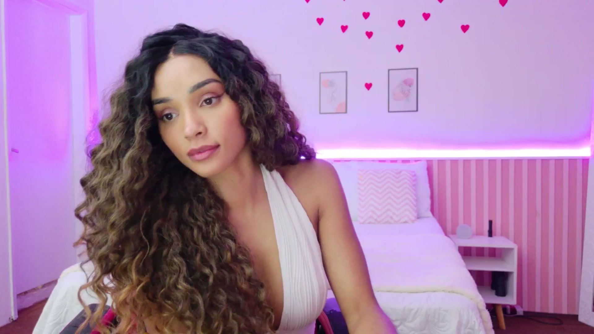 Gallery image thumbnail from Helen9g38's myfreecams stream on, 04/17/2026, 13:07 image 6 of 20