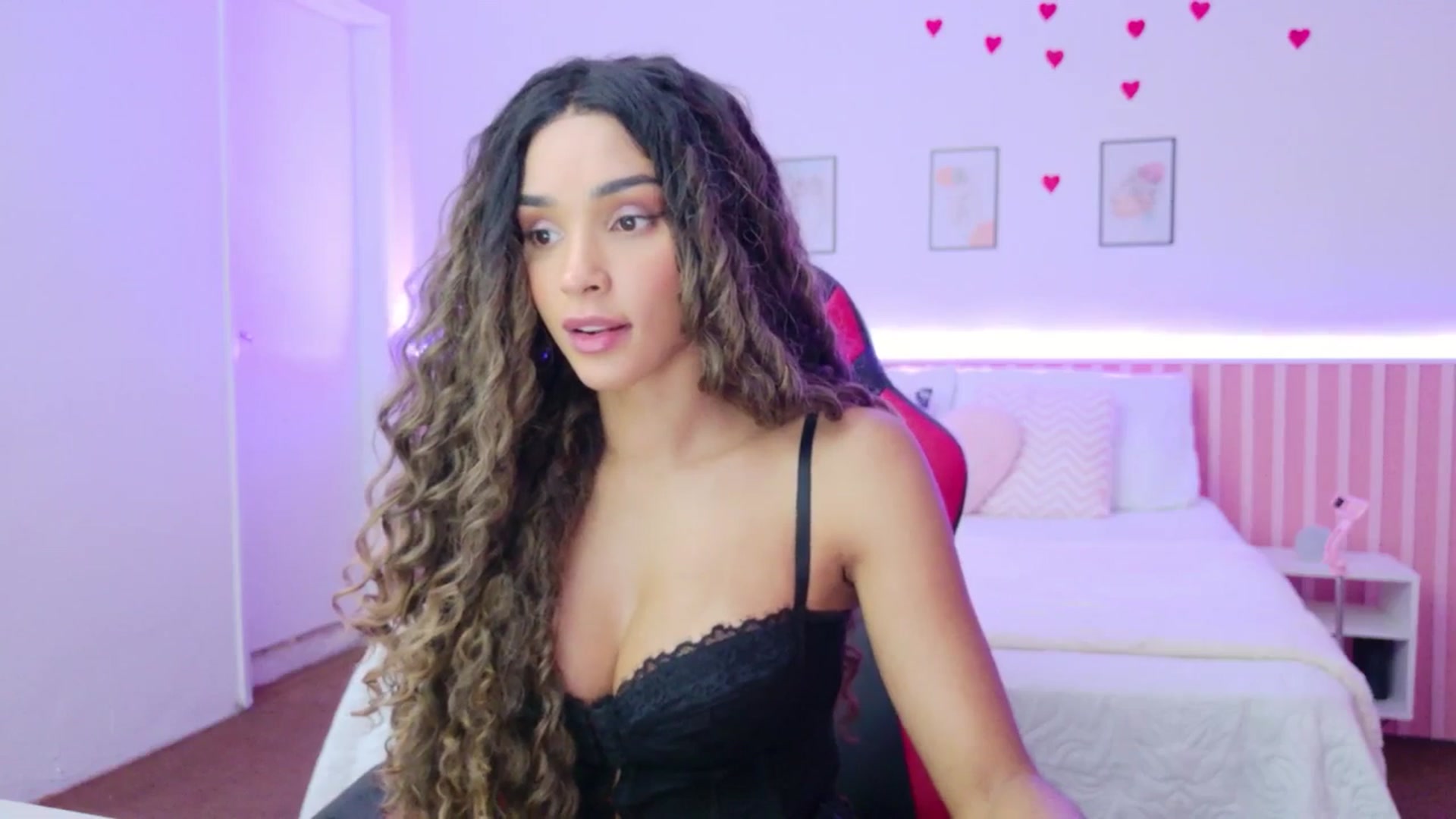 Gallery image thumbnail from Helen9g38's myfreecams stream on, 04/25/2026, 15:00 image 3 of 20