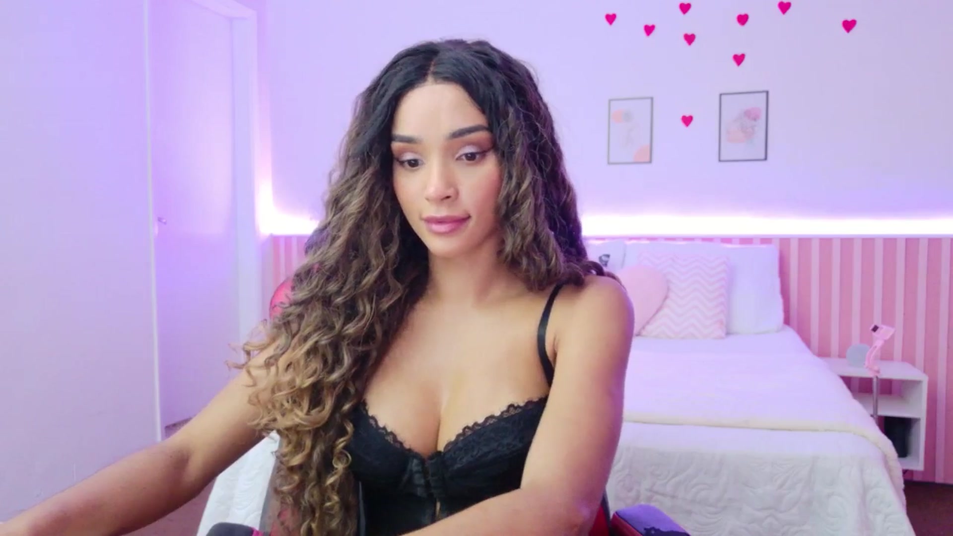 Gallery image thumbnail from Helen9g38's myfreecams stream on, 04/25/2026, 15:00 image 4 of 20