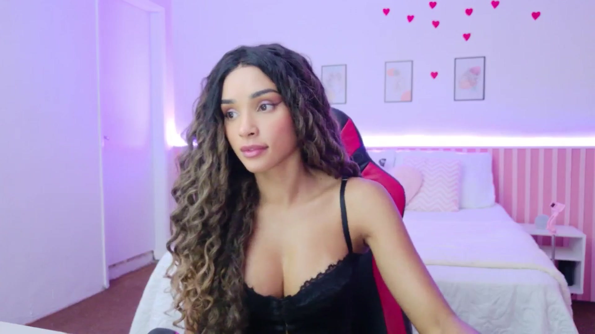 Gallery image thumbnail from Helen9g38's myfreecams stream on, 04/25/2026, 15:00 image 19 of 20