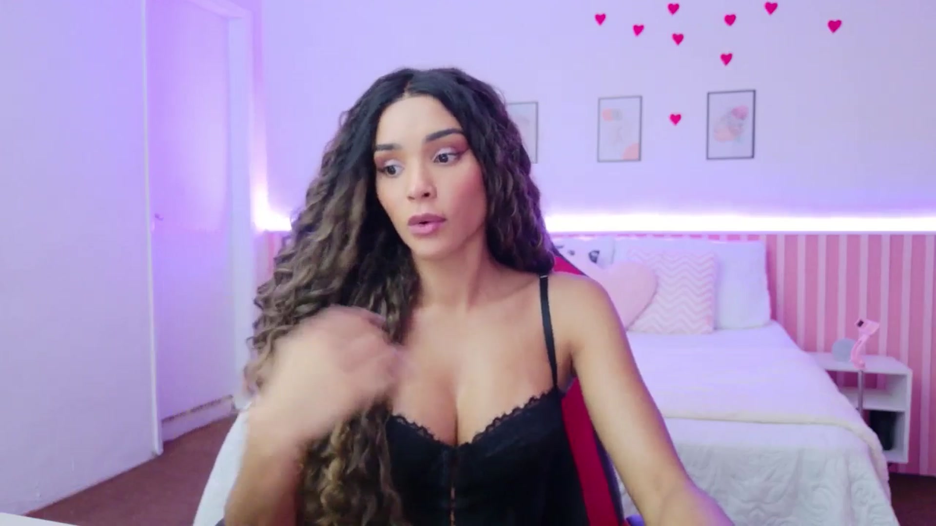 Gallery image thumbnail from Helen9g38's myfreecams stream on, 04/25/2026, 15:00 image 15 of 20