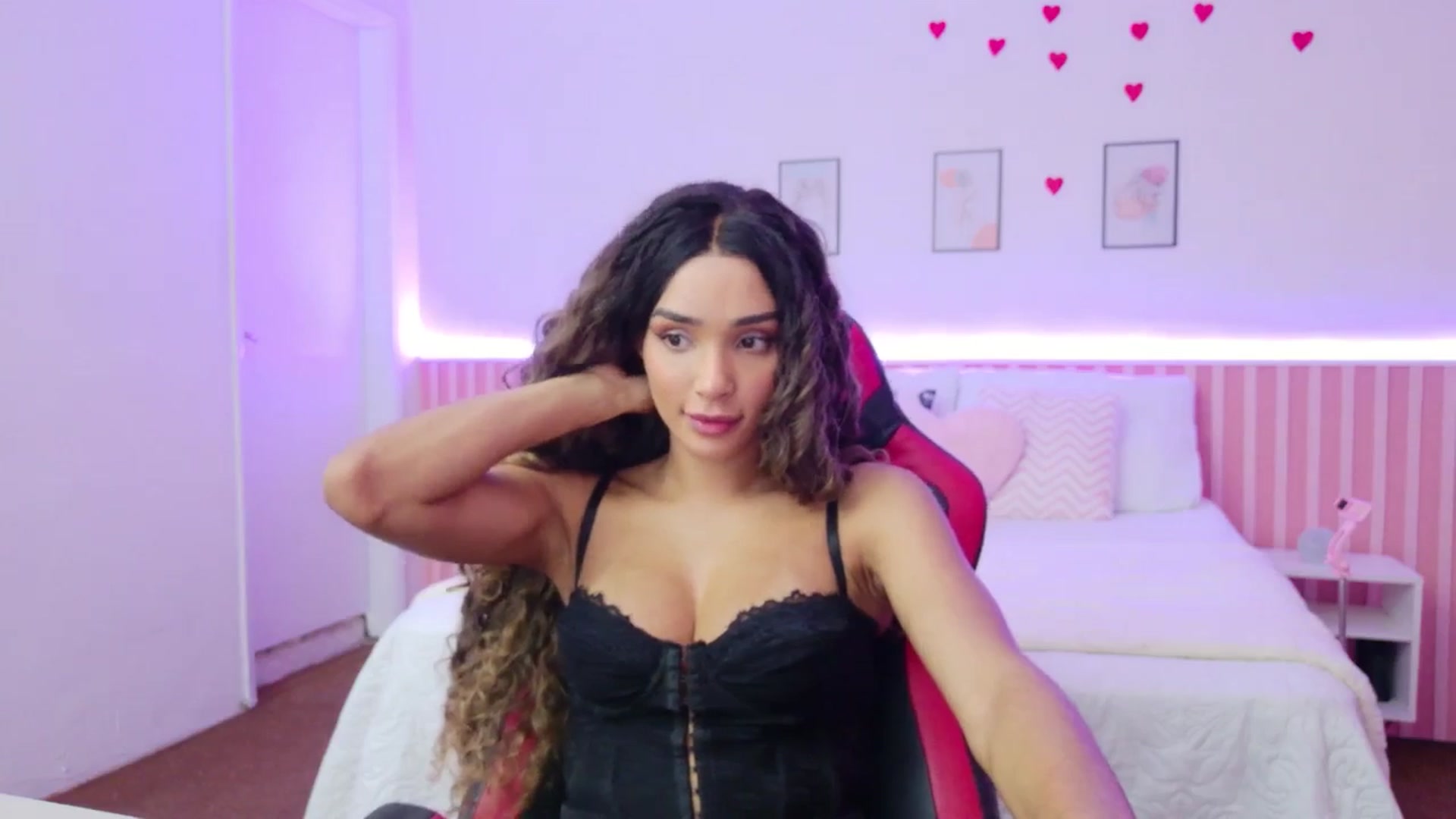 Gallery image thumbnail from Helen9g38's myfreecams stream on, 04/25/2026, 15:00 image 18 of 20
