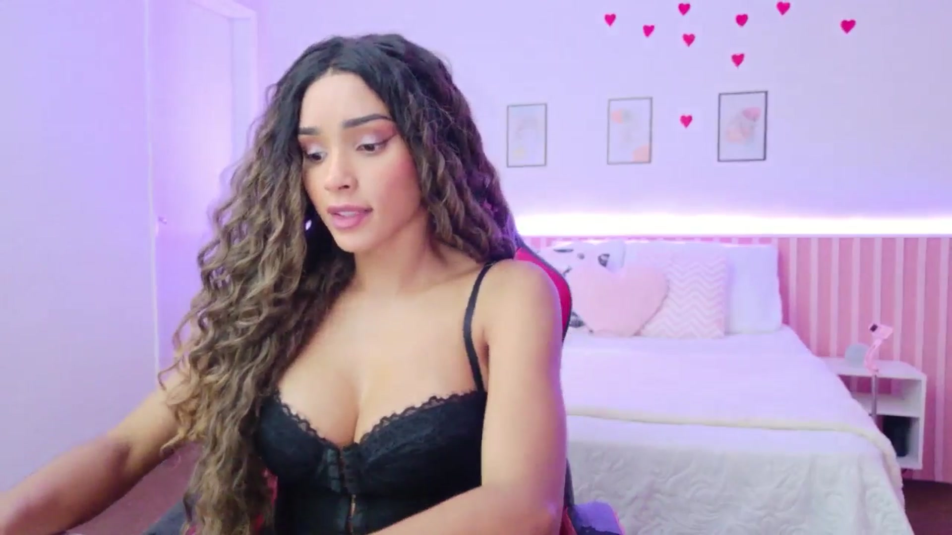Gallery image thumbnail from Helen9g38's myfreecams stream on, 04/25/2026, 15:00 image 9 of 20