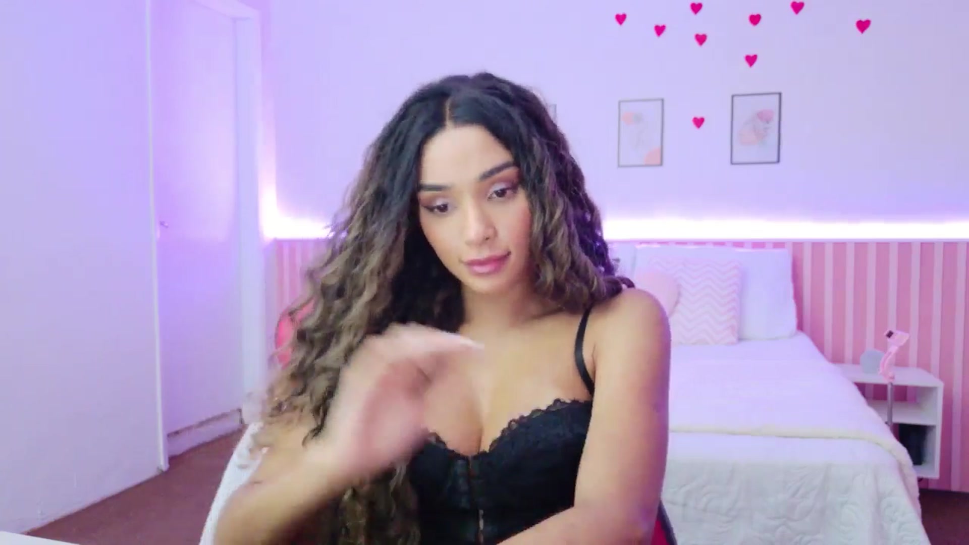 Gallery image thumbnail from Helen9g38's myfreecams stream on, 04/25/2026, 15:00 image 2 of 20