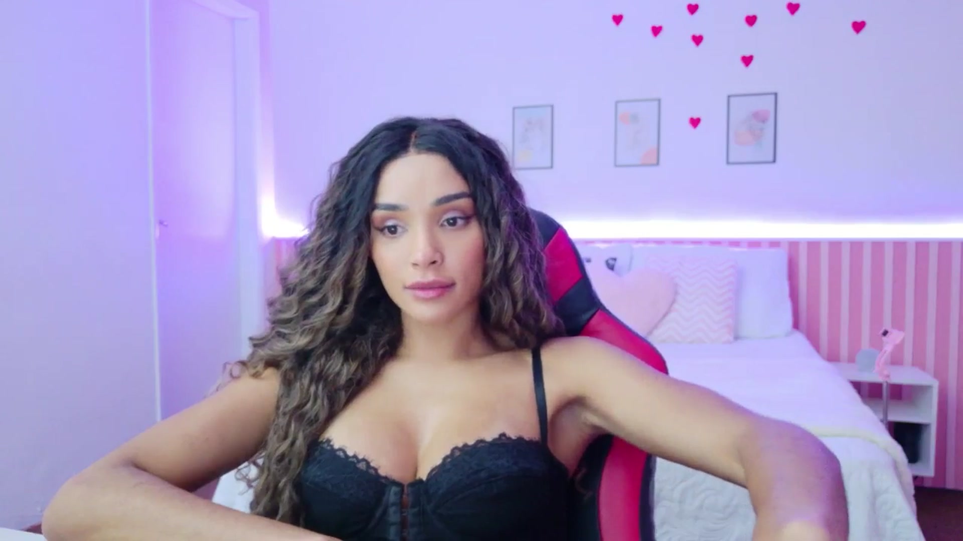 Gallery image thumbnail from Helen9g38's myfreecams stream on, 04/25/2026, 15:00 image 14 of 20
