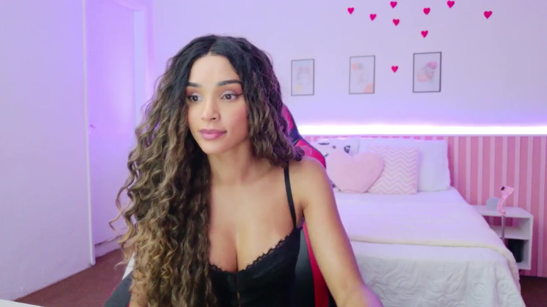 Gallery image thumbnail from Helen9g38's myfreecams stream on, 04/25/2026, 15:00 image 8 of 20