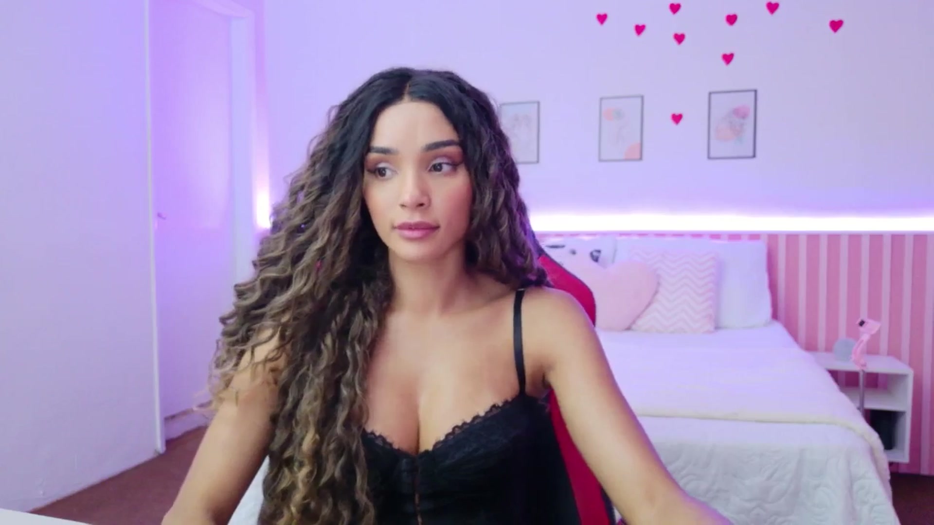Gallery image thumbnail from Helen9g38's myfreecams stream on, 04/25/2026, 15:00 image 17 of 20