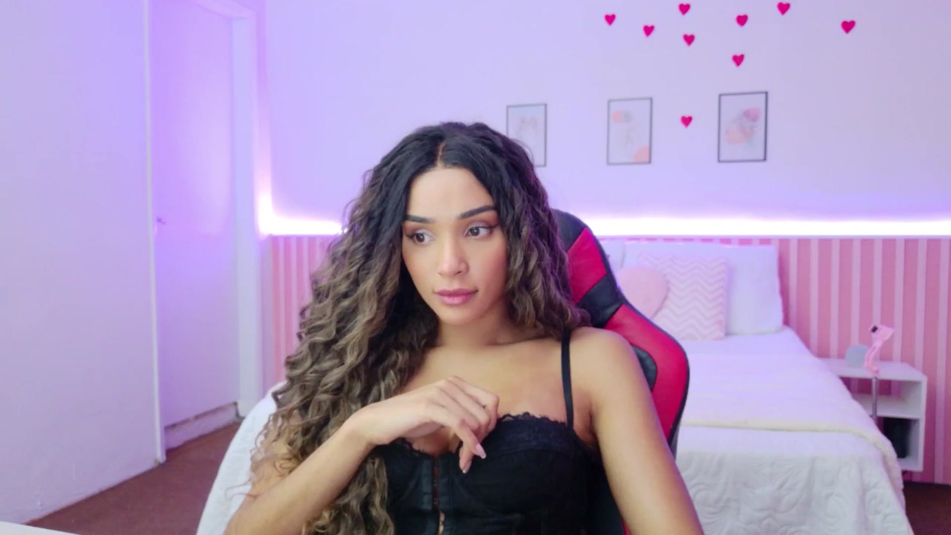 Gallery image thumbnail from Helen9g38's myfreecams stream on, 04/25/2026, 15:00 image 12 of 20