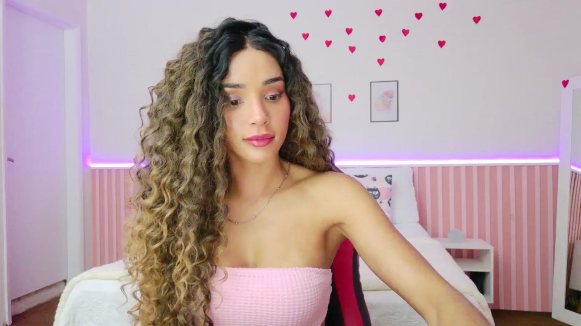 Gallery image thumbnail from Helen9g38's myfreecams stream on, 04/28/2026, 11:06 image 10 of 20