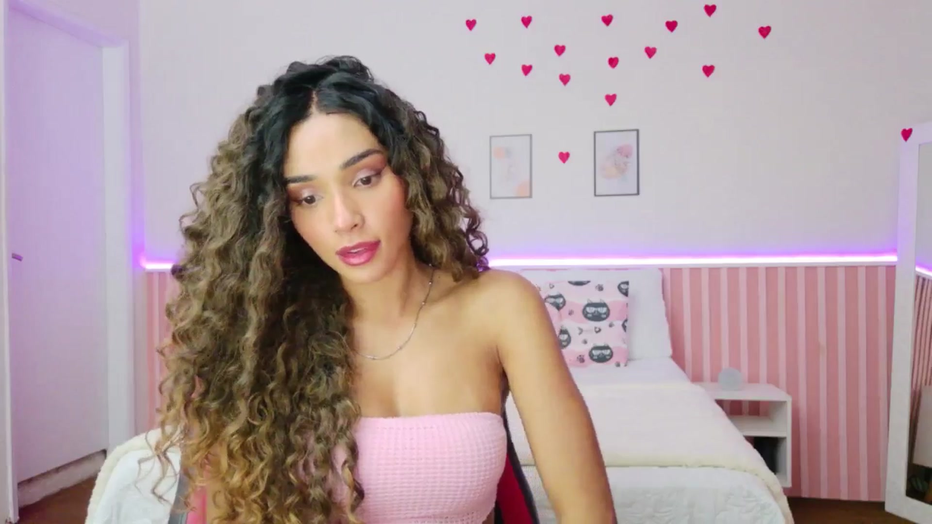 Gallery image thumbnail from Helen9g38's myfreecams stream on, 04/28/2026, 11:06 image 11 of 20