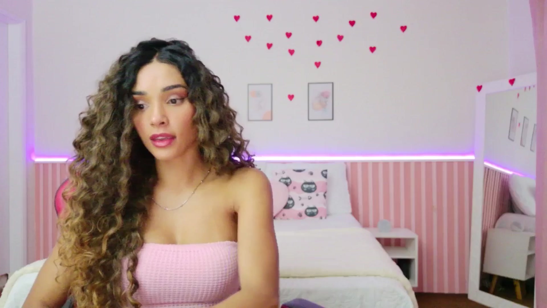 Gallery image thumbnail from Helen9g38's myfreecams stream on, 04/28/2026, 11:06 image 18 of 20