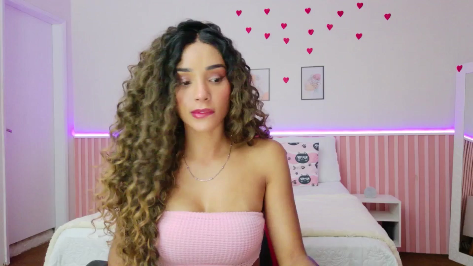 Gallery image thumbnail from Helen9g38's myfreecams stream on, 04/28/2026, 11:06 image 1 of 20