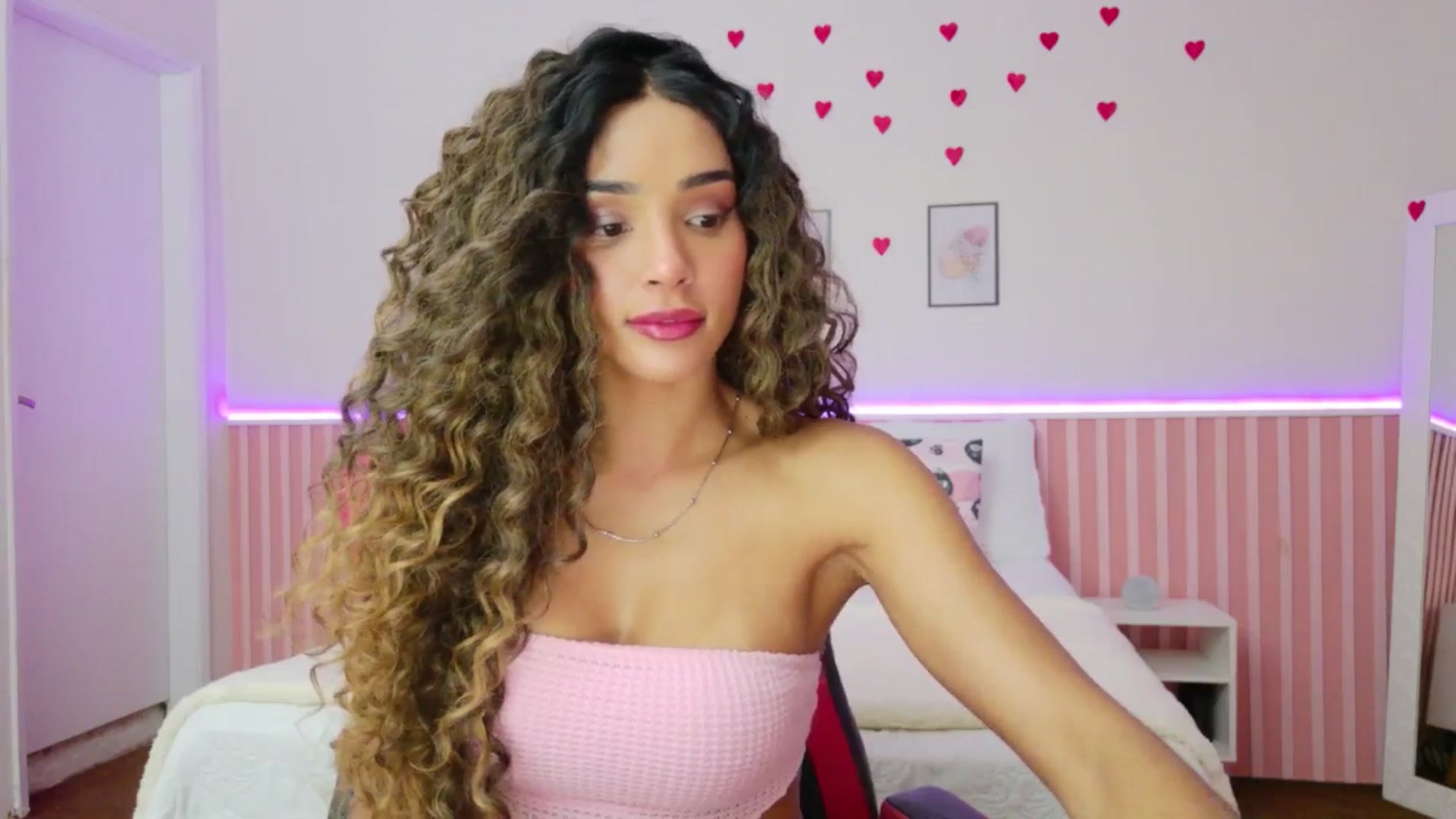 Gallery image thumbnail from Helen9g38's myfreecams stream on, 04/28/2026, 11:06 image 3 of 20