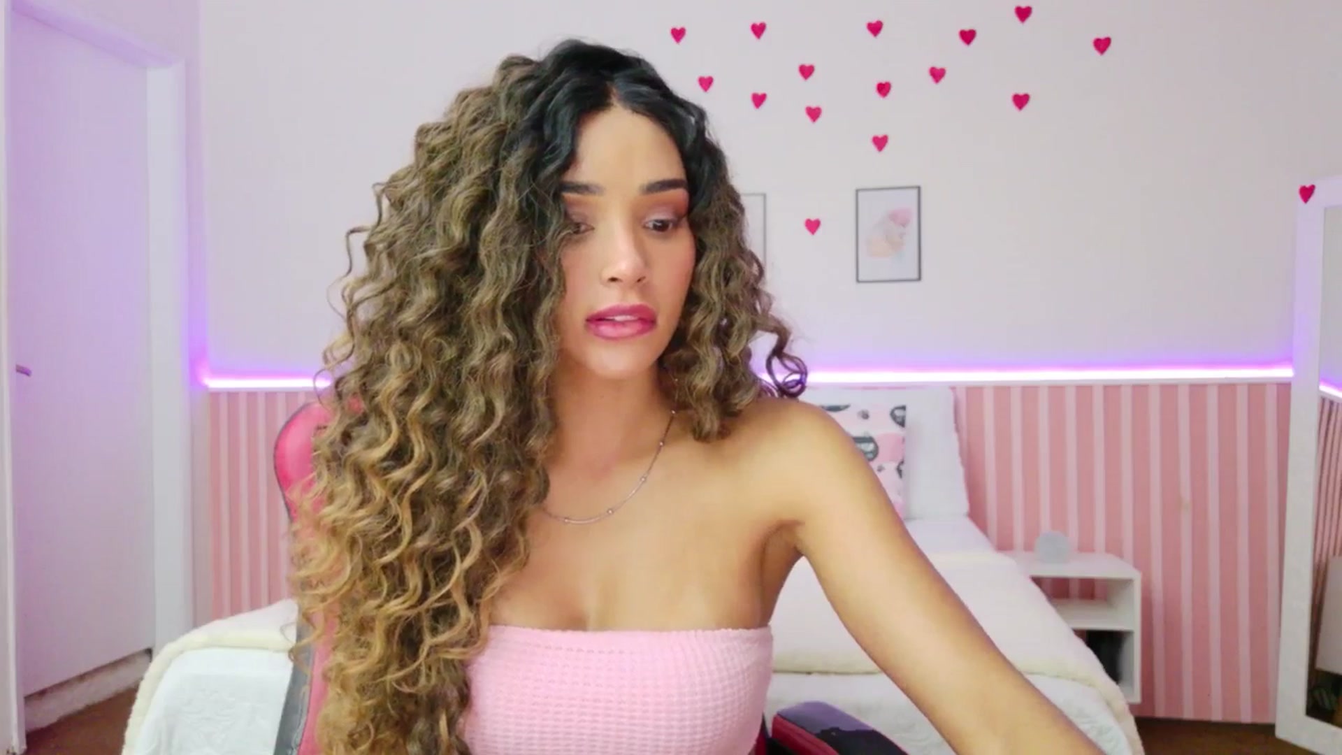 Gallery image thumbnail from Helen9g38's myfreecams stream on, 04/28/2026, 11:06 image 8 of 20