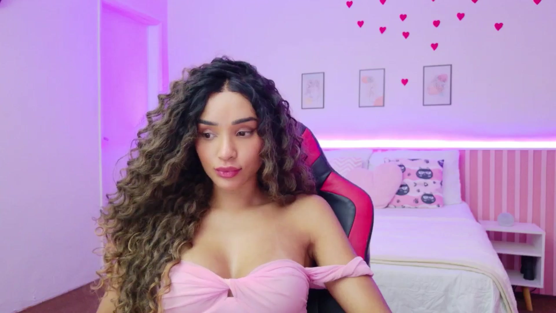 Gallery image thumbnail from Helen9g38's myfreecams stream on, 04/29/2026, 11:00 image 14 of 20