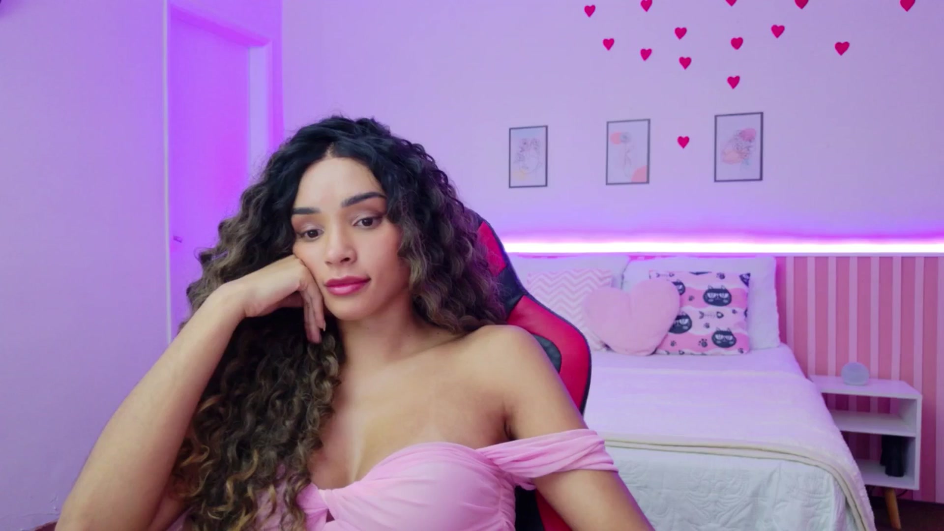 Gallery image thumbnail from Helen9g38's myfreecams stream on, 04/29/2026, 11:00 image 3 of 20