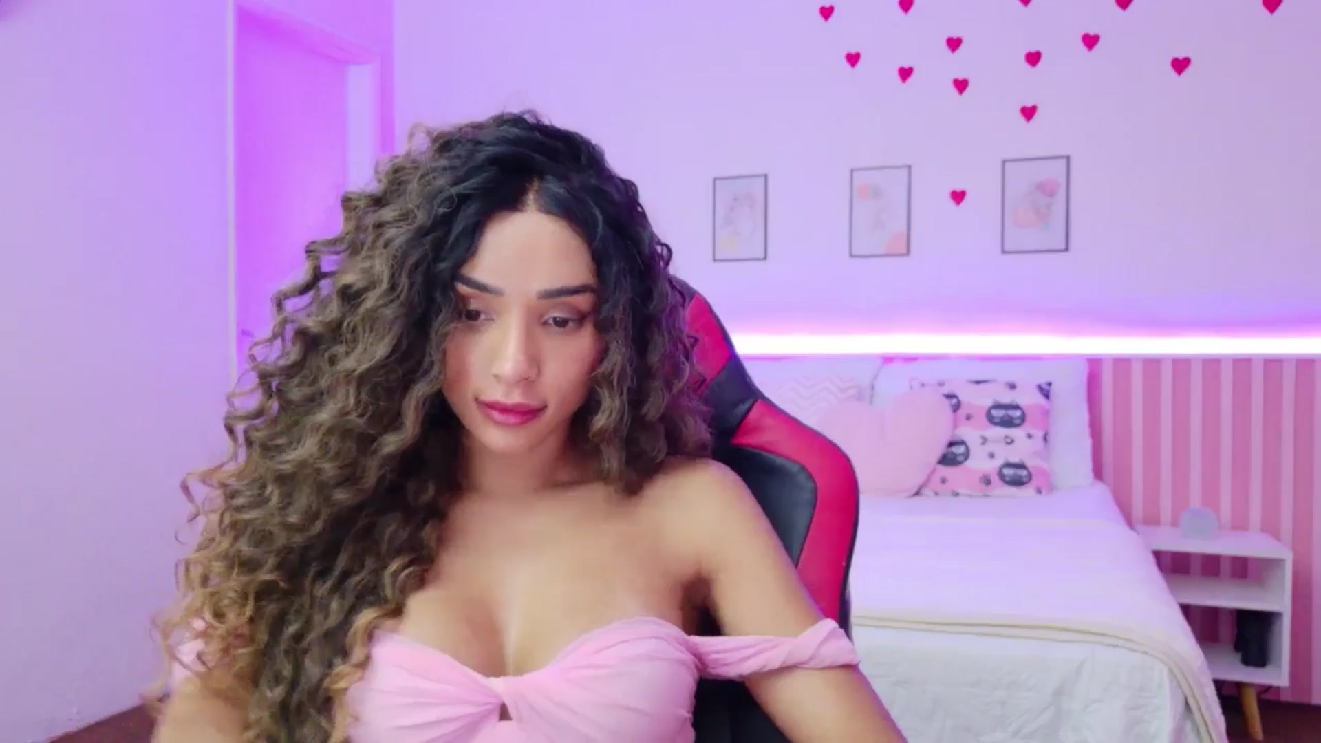 Gallery image thumbnail from Helen9g38's myfreecams stream on, 04/29/2026, 11:00 image 12 of 20