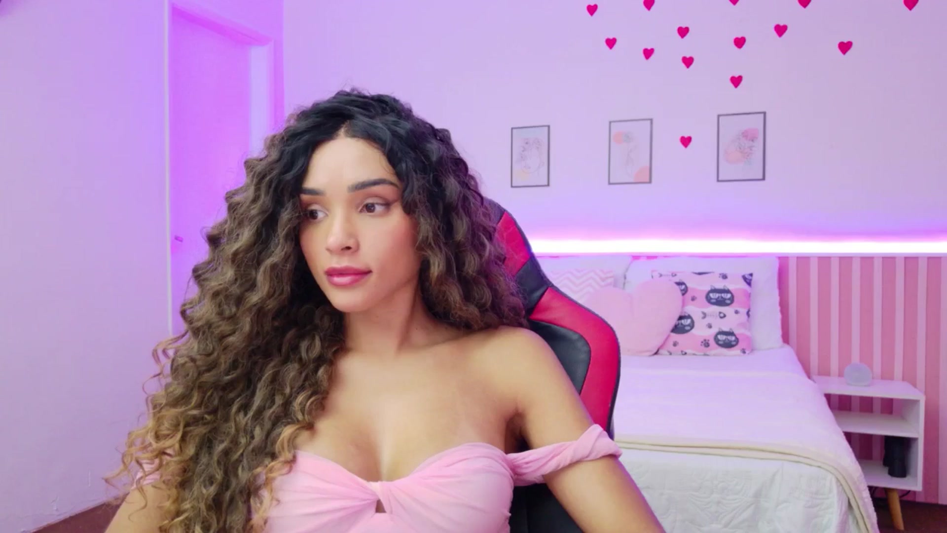 Gallery image thumbnail from Helen9g38's myfreecams stream on, 04/29/2026, 11:00 image 13 of 20