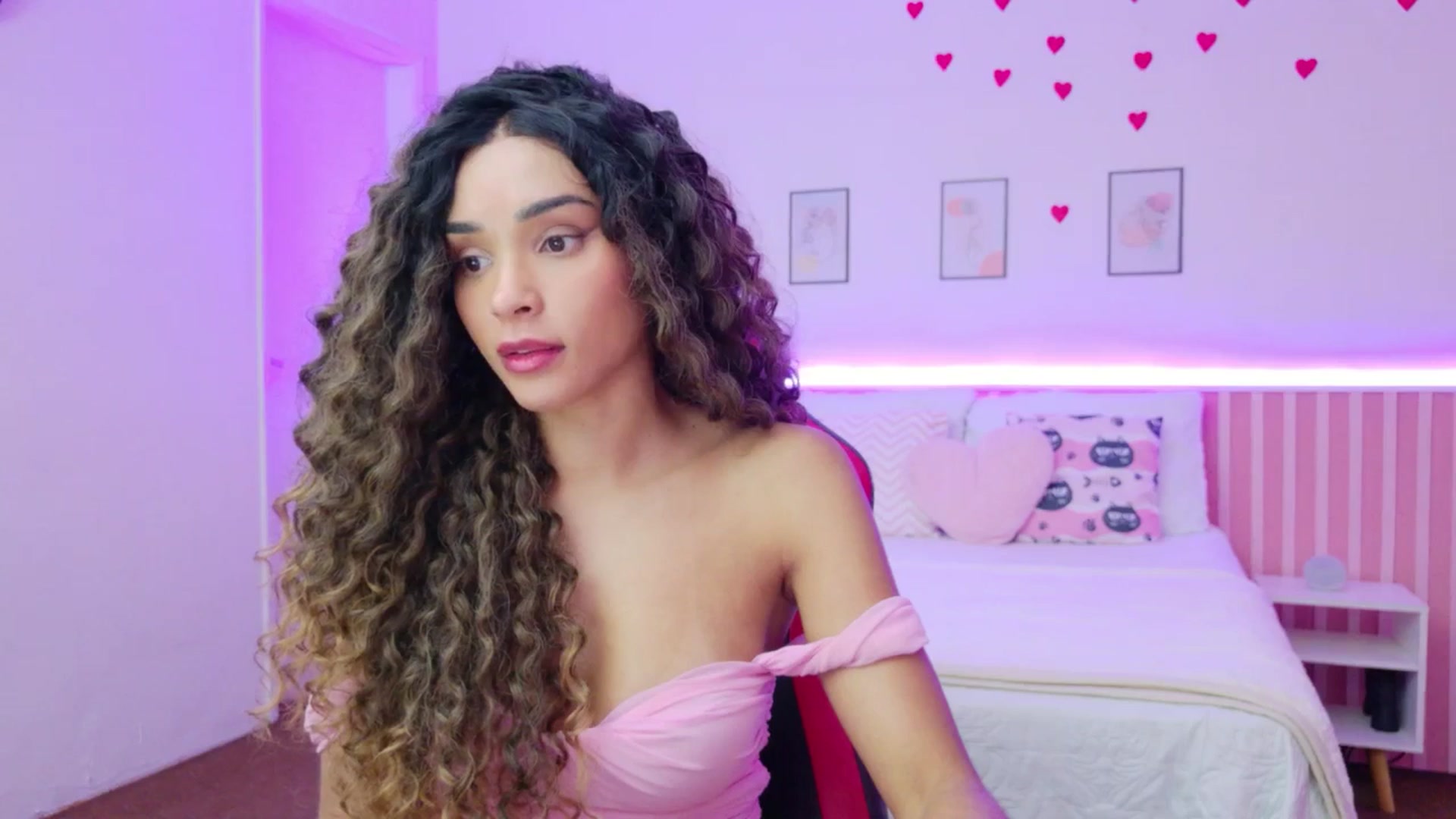 Gallery image thumbnail from Helen9g38's myfreecams stream on, 04/29/2026, 11:00 image 15 of 20