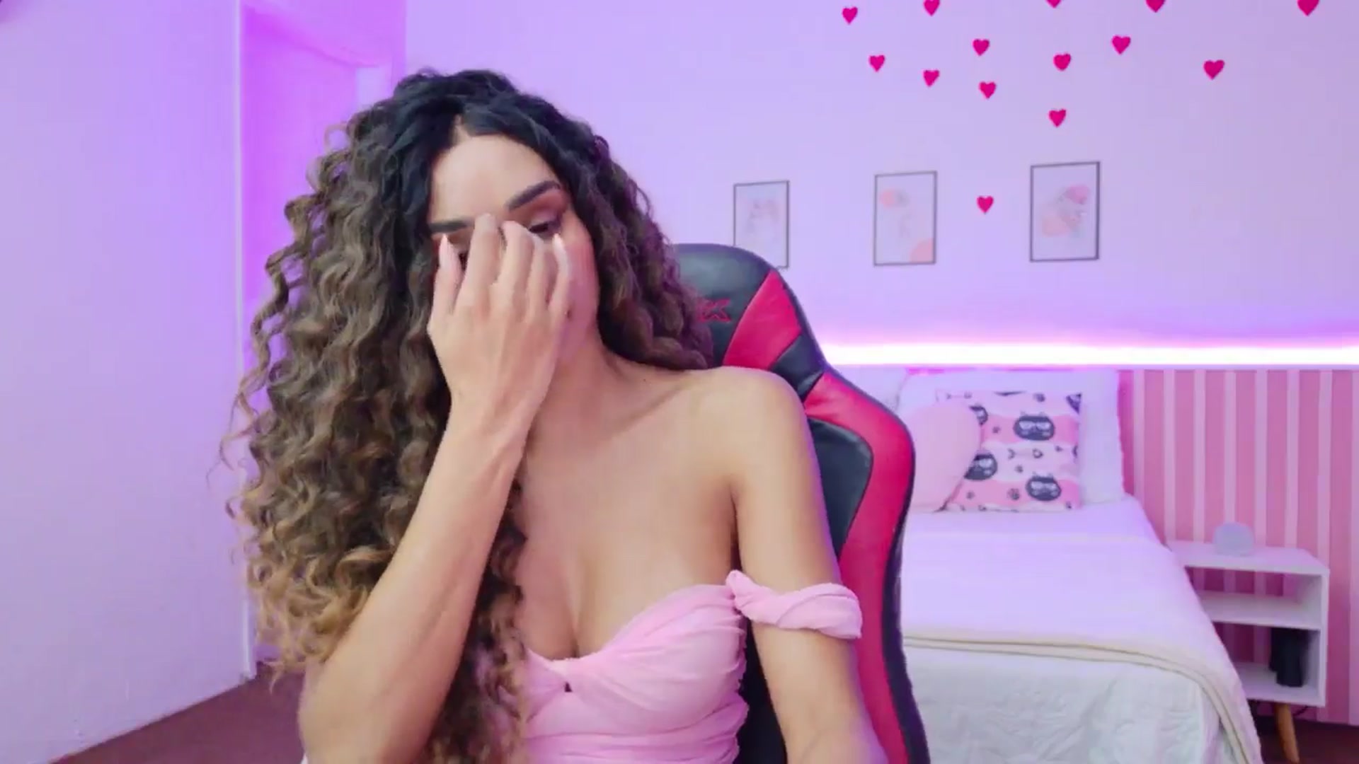 Gallery image thumbnail from Helen9g38's myfreecams stream on, 04/29/2026, 11:00 image 9 of 20