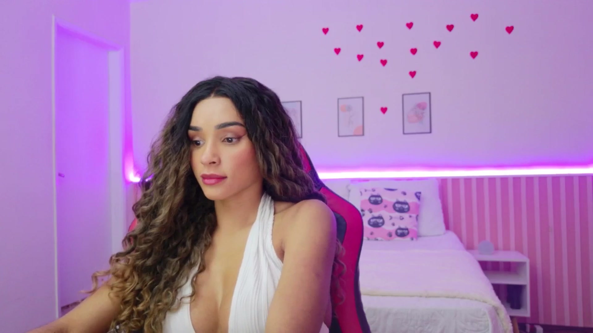 Gallery image thumbnail from Helen9g38's myfreecams stream on, 05/02/2026, 11:55 image 13 of 20