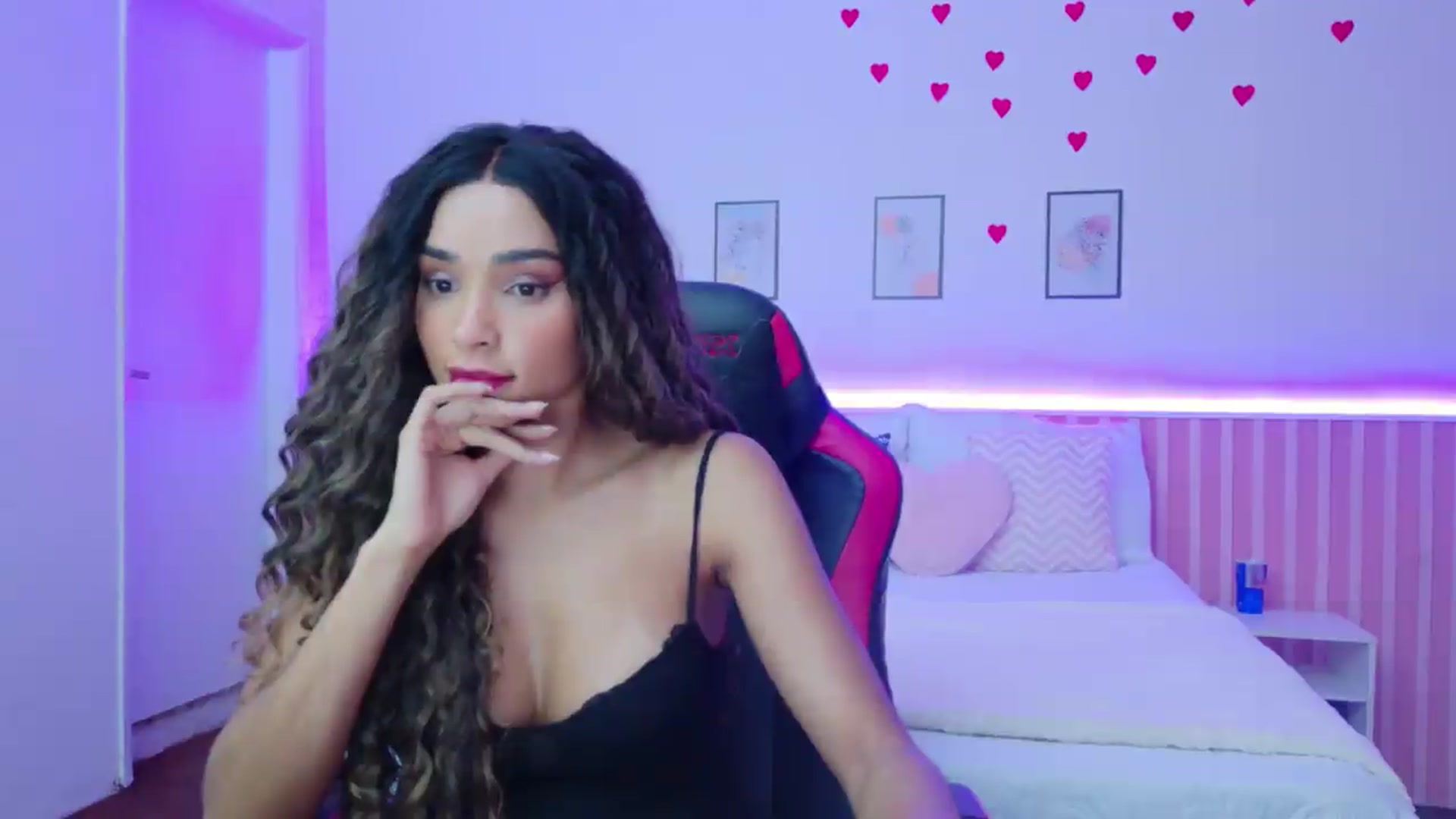 Gallery image thumbnail from Helen9g38's myfreecams stream on, 05/05/2026, 11:14 image 18 of 20