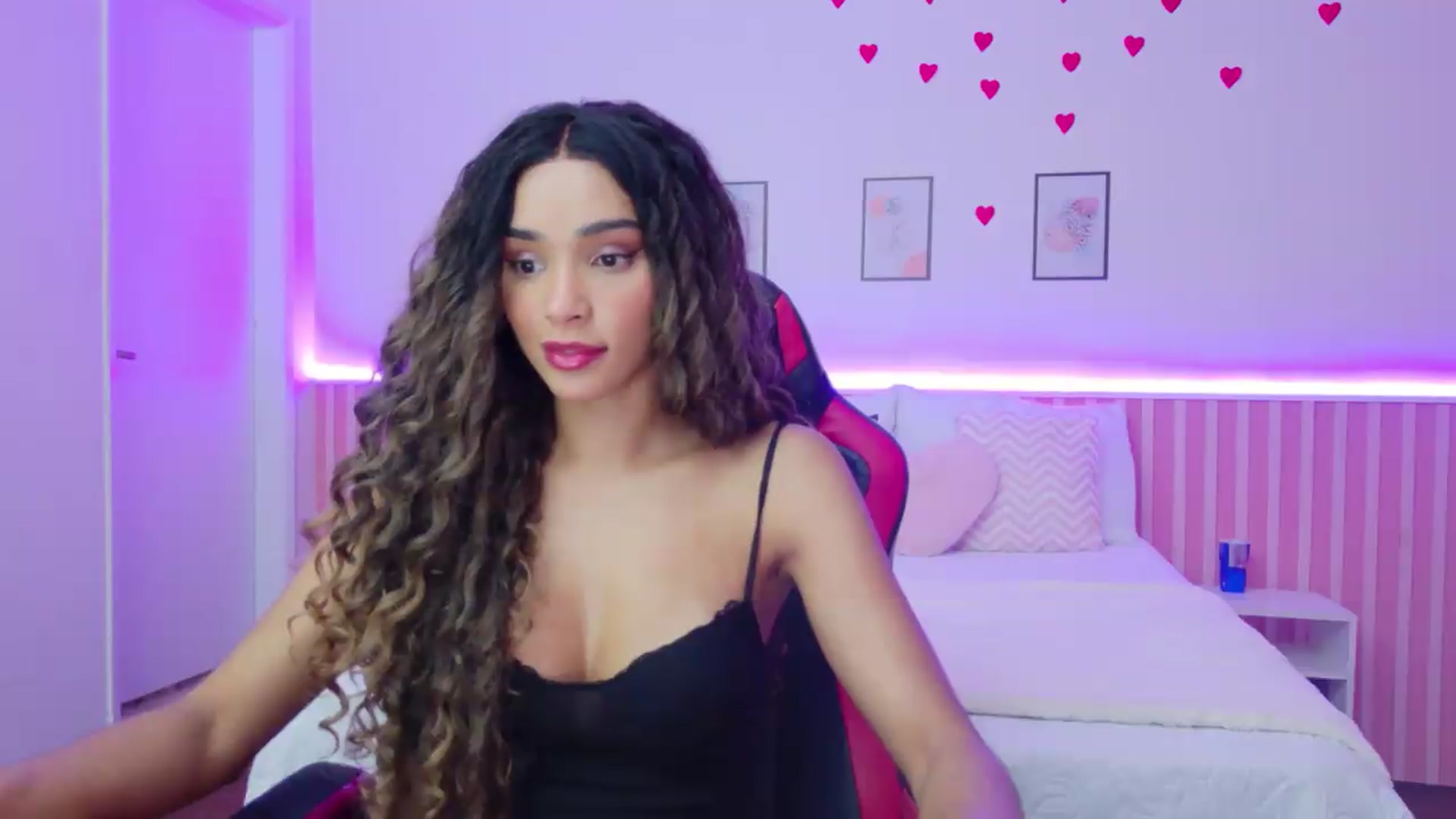 Gallery image thumbnail from Helen9g38's myfreecams stream on, 05/05/2026, 11:14 image 10 of 20