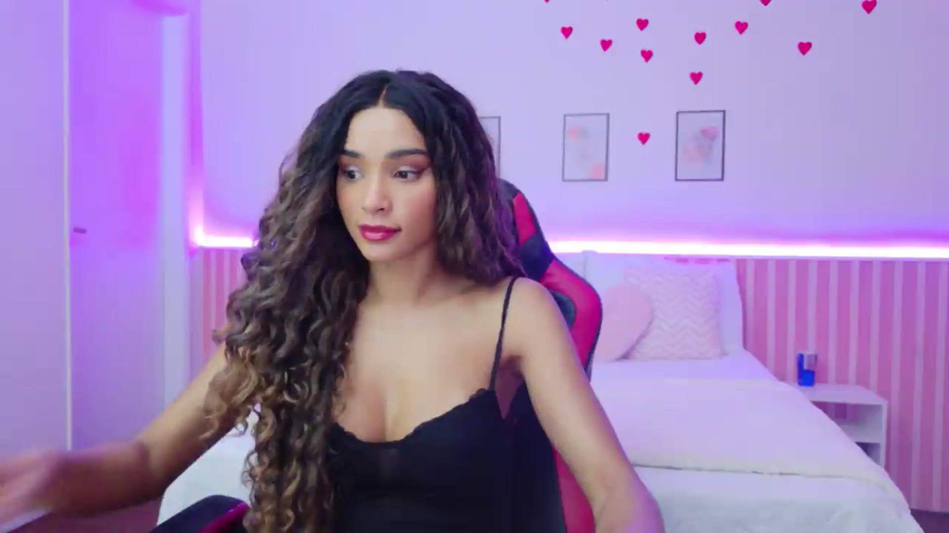 Gallery image thumbnail from Helen9g38's myfreecams stream on, 05/05/2026, 11:14 image 7 of 20
