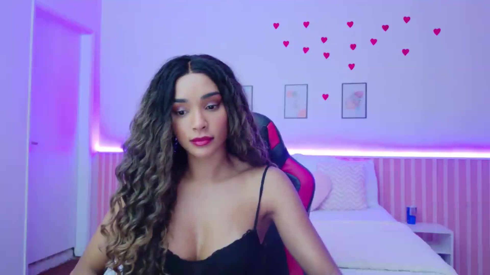 Gallery image thumbnail from Helen9g38's myfreecams stream on, 05/05/2026, 11:14 image 2 of 20