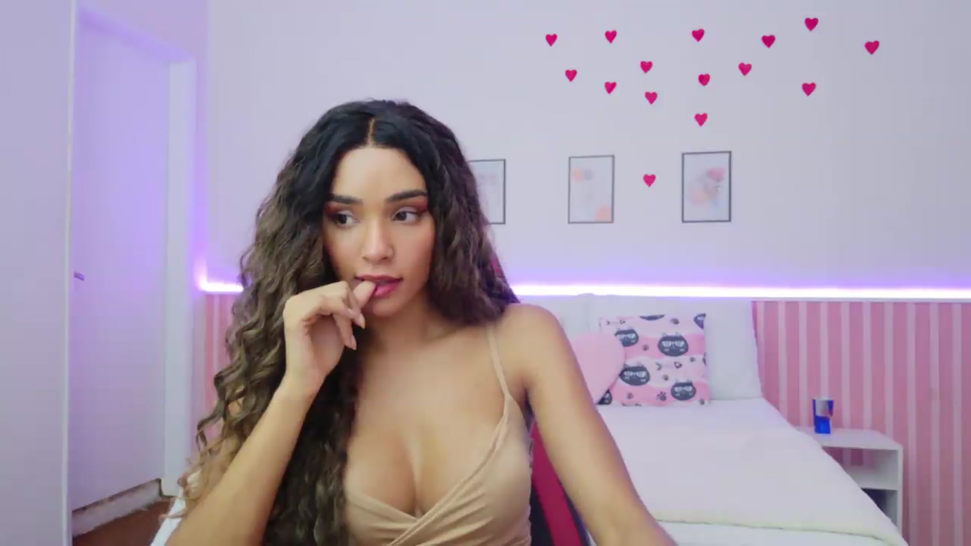 Gallery image thumbnail from Helen9g38's myfreecams stream on, 05/07/2026, 11:23 image 14 of 20
