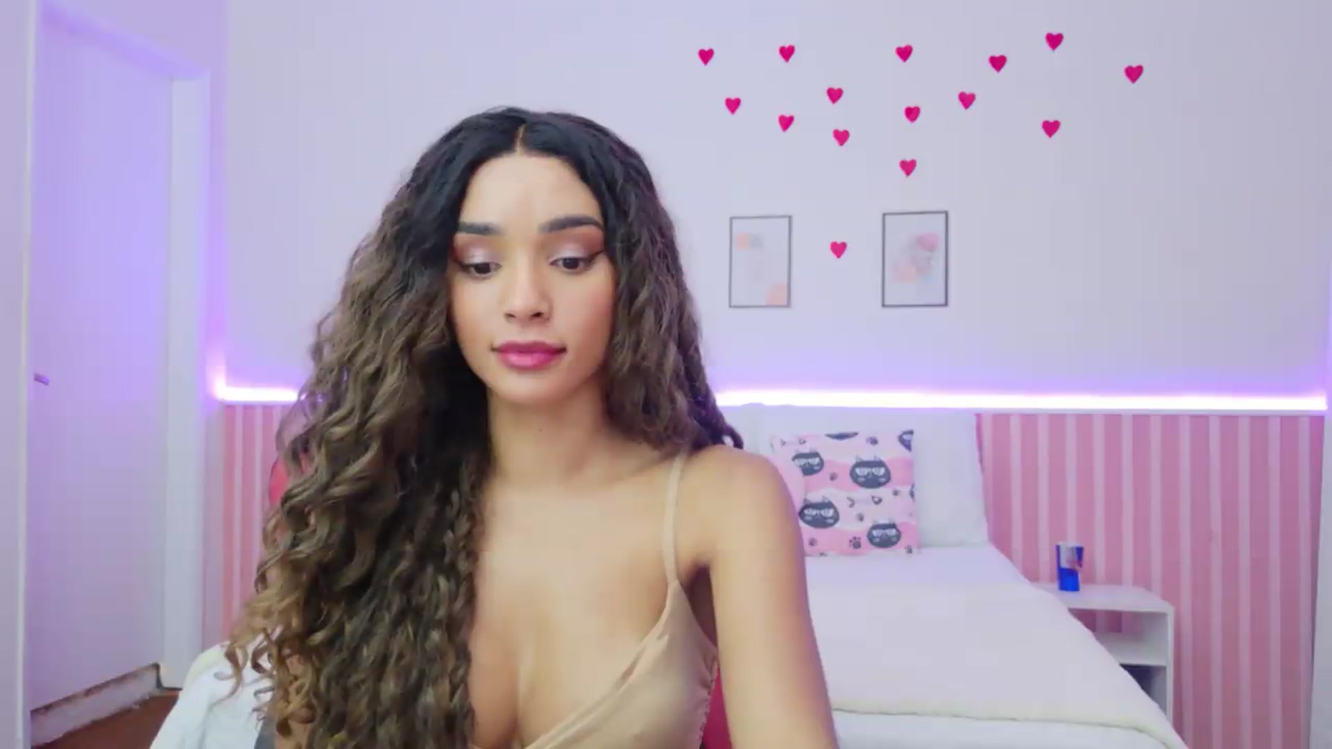 Gallery image thumbnail from Helen9g38's myfreecams stream on, 05/07/2026, 11:23 image 12 of 20