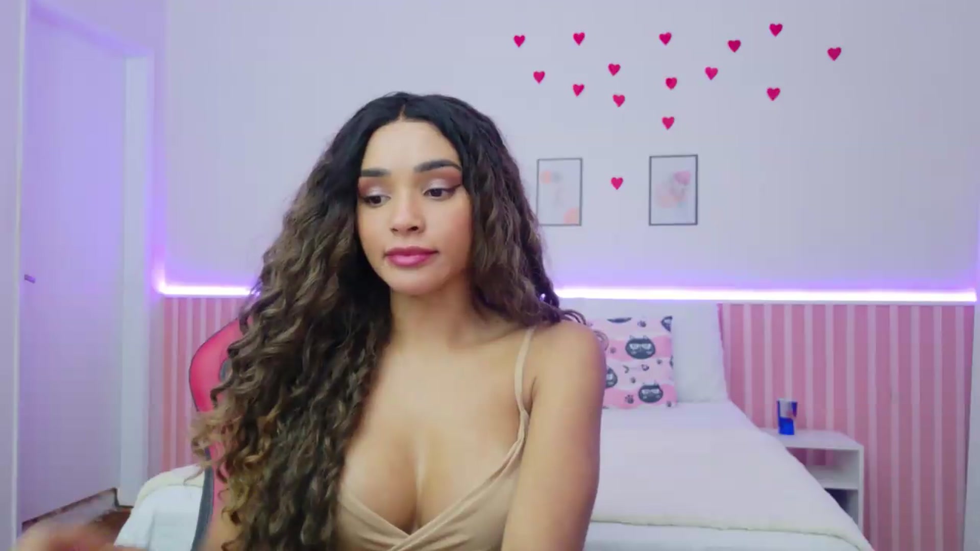 Gallery image thumbnail from Helen9g38's myfreecams stream on, 05/07/2026, 11:23 image 4 of 20
