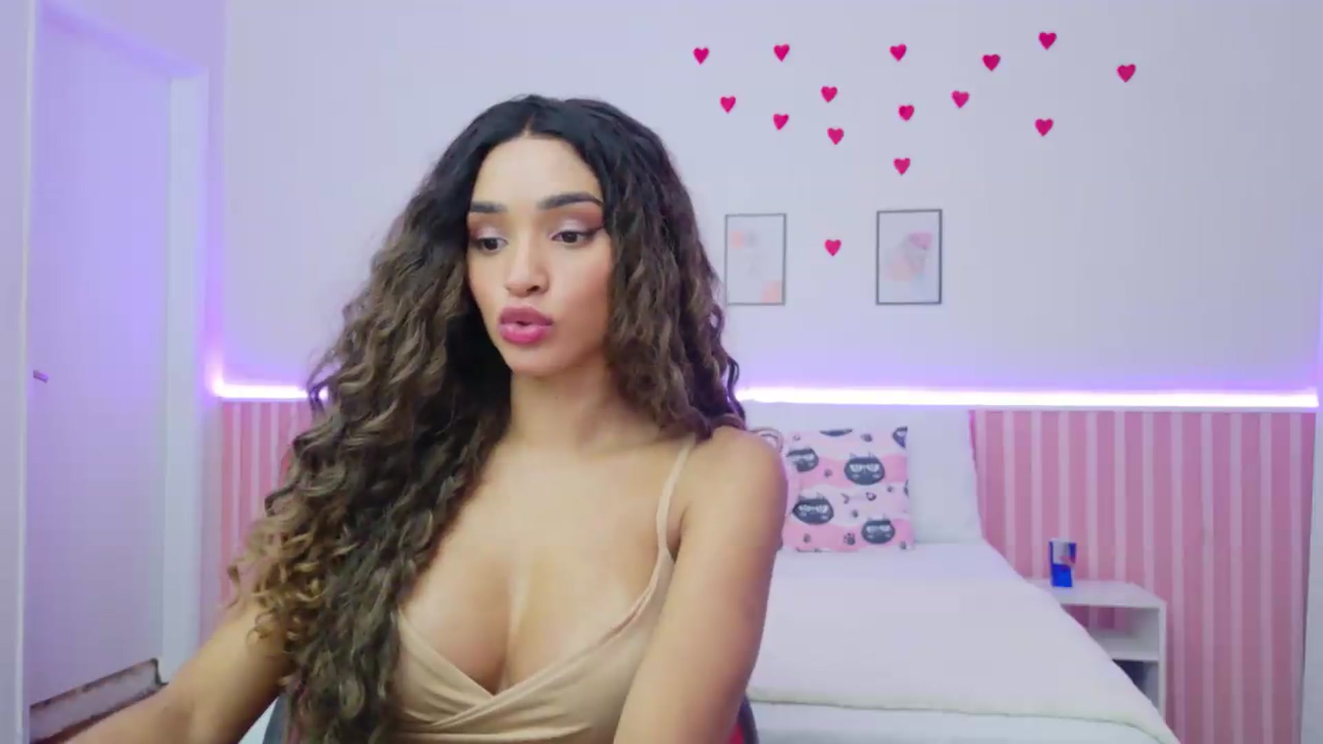 Gallery image thumbnail from Helen9g38's myfreecams stream on, 05/07/2026, 11:23 image 9 of 20