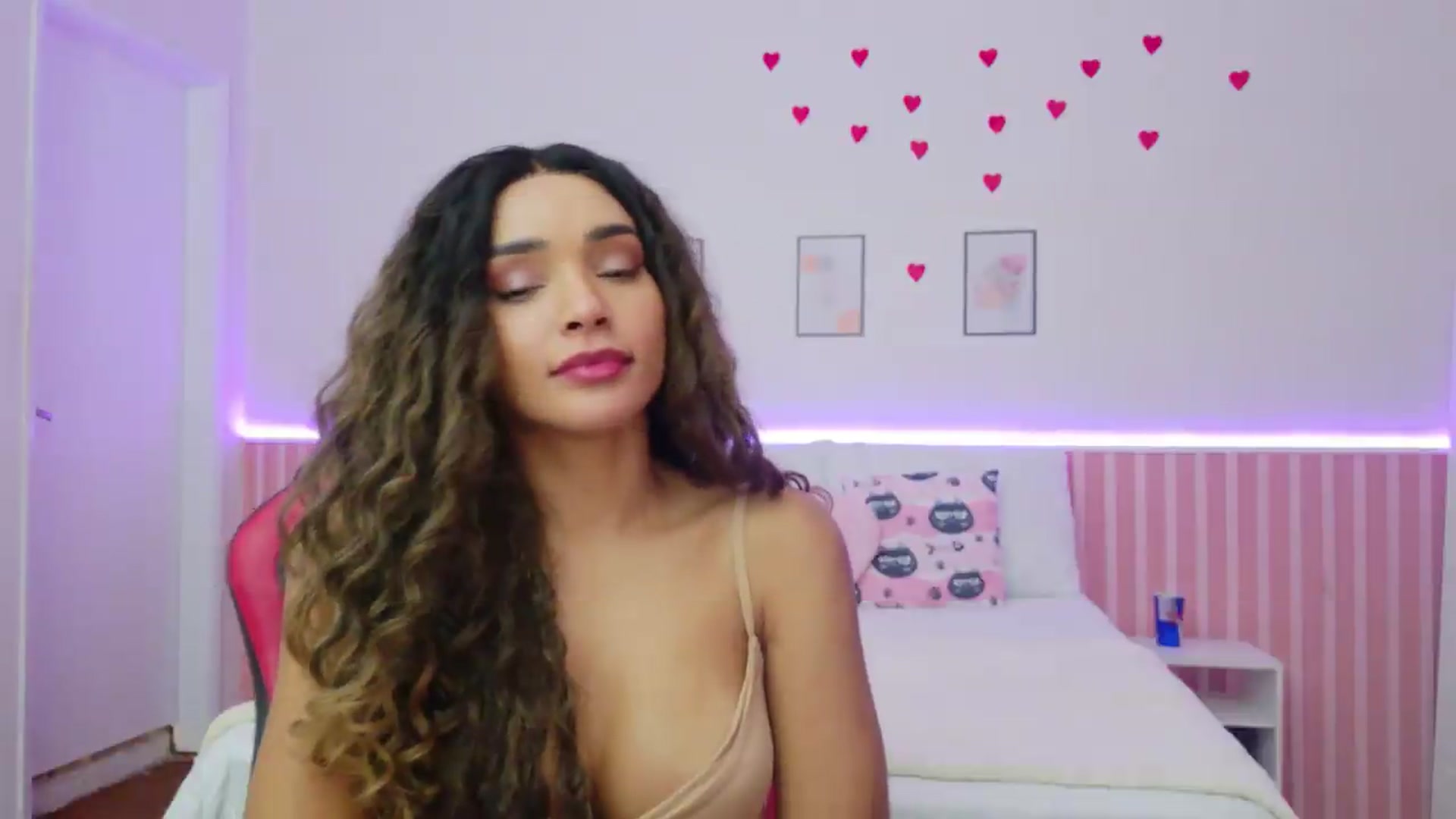 Gallery image thumbnail from Helen9g38's myfreecams stream on, 05/07/2026, 11:23 image 5 of 20