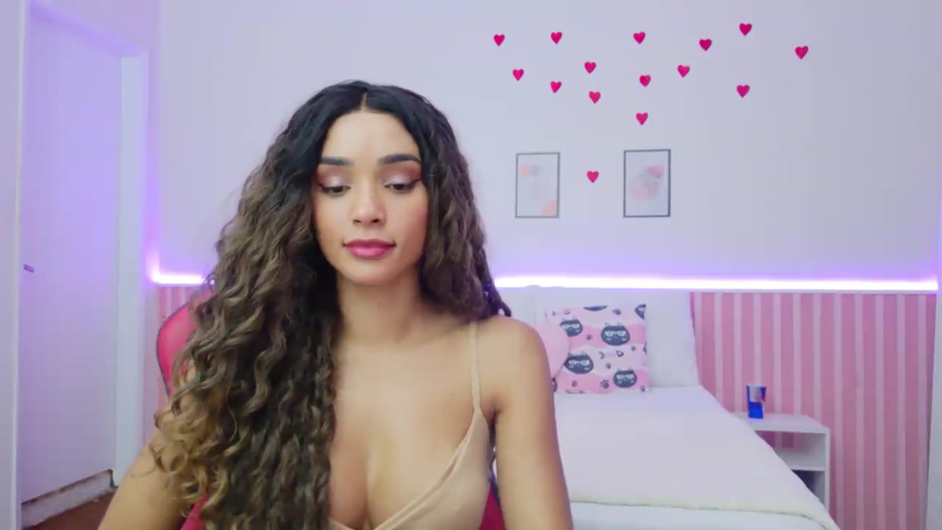 Gallery image thumbnail from Helen9g38's myfreecams stream on, 05/07/2026, 11:23 image 13 of 20