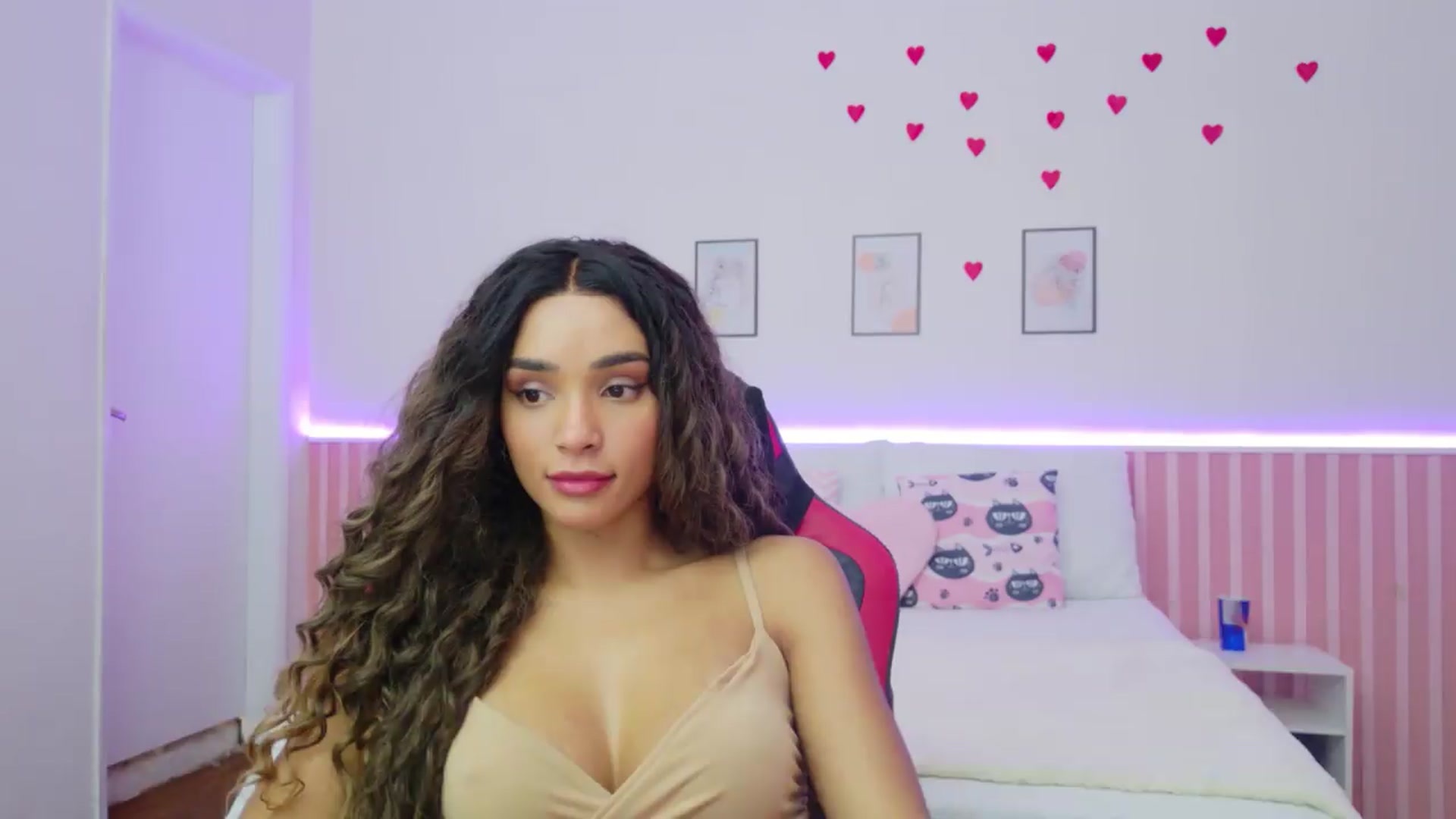 Gallery image thumbnail from Helen9g38's myfreecams stream on, 05/07/2026, 11:23 image 16 of 20