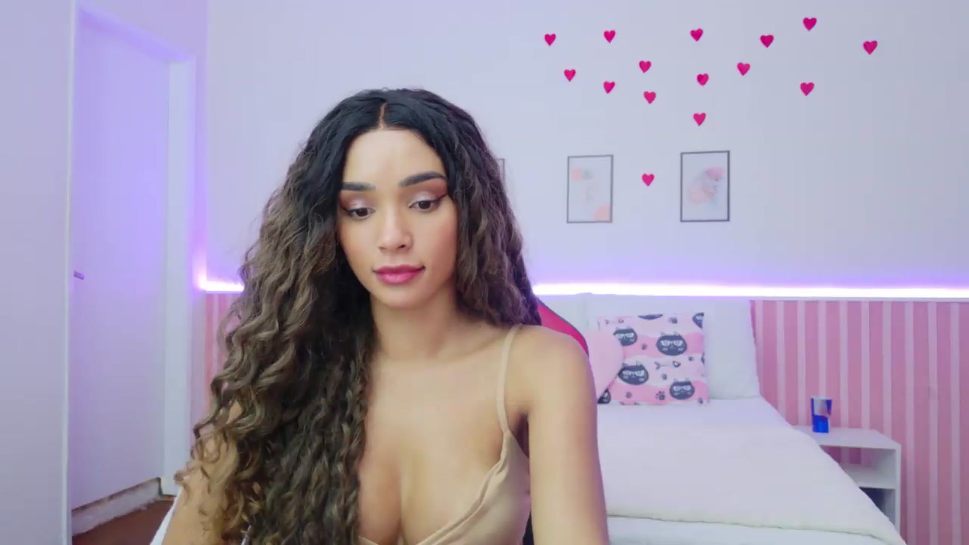 Gallery image thumbnail from Helen9g38's myfreecams stream on, 05/07/2026, 11:23 image 15 of 20