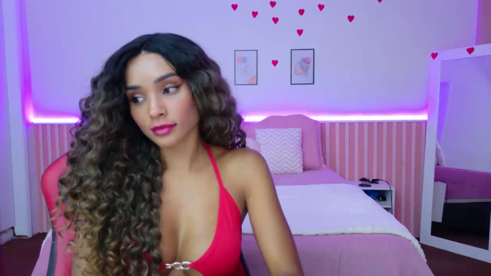 Gallery image thumbnail from Helen9g38's myfreecams stream on, 08/18/2026, 19:35 image 18 of 20
