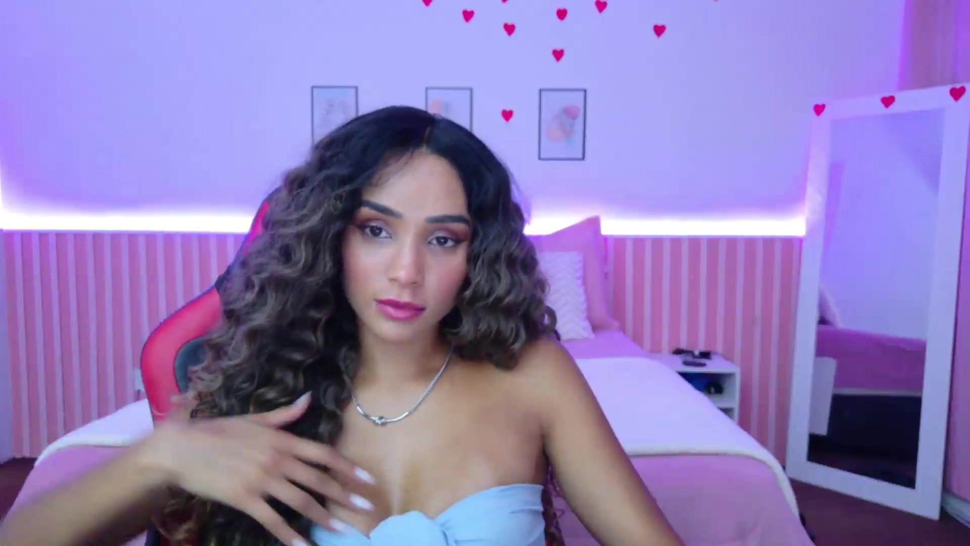 Gallery image thumbnail from Helen9g38's myfreecams stream on, 08/19/2026, 19:25 image 13 of 20