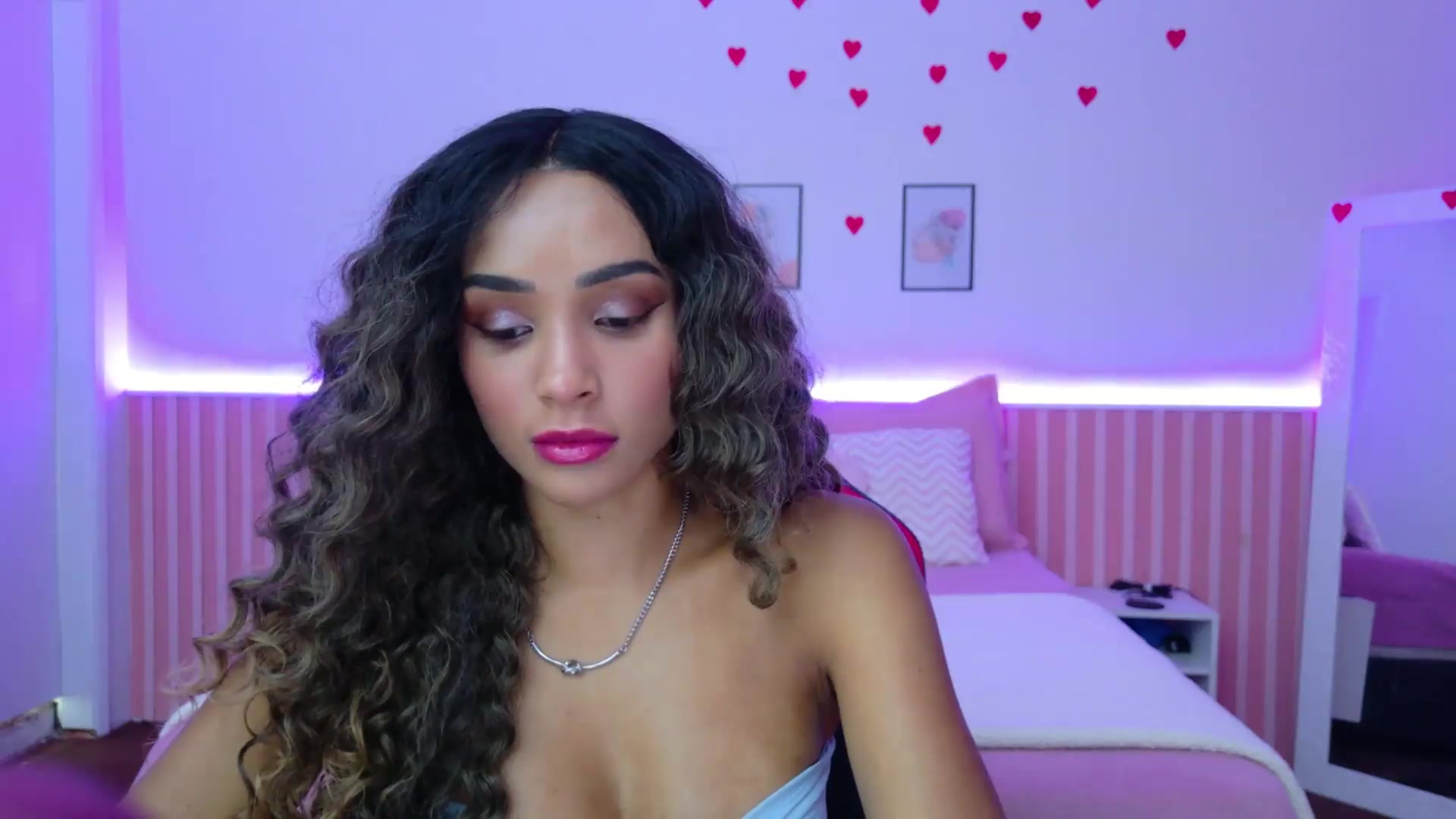 Gallery image thumbnail from Helen9g38's myfreecams stream on, 08/19/2026, 19:25 image 3 of 20