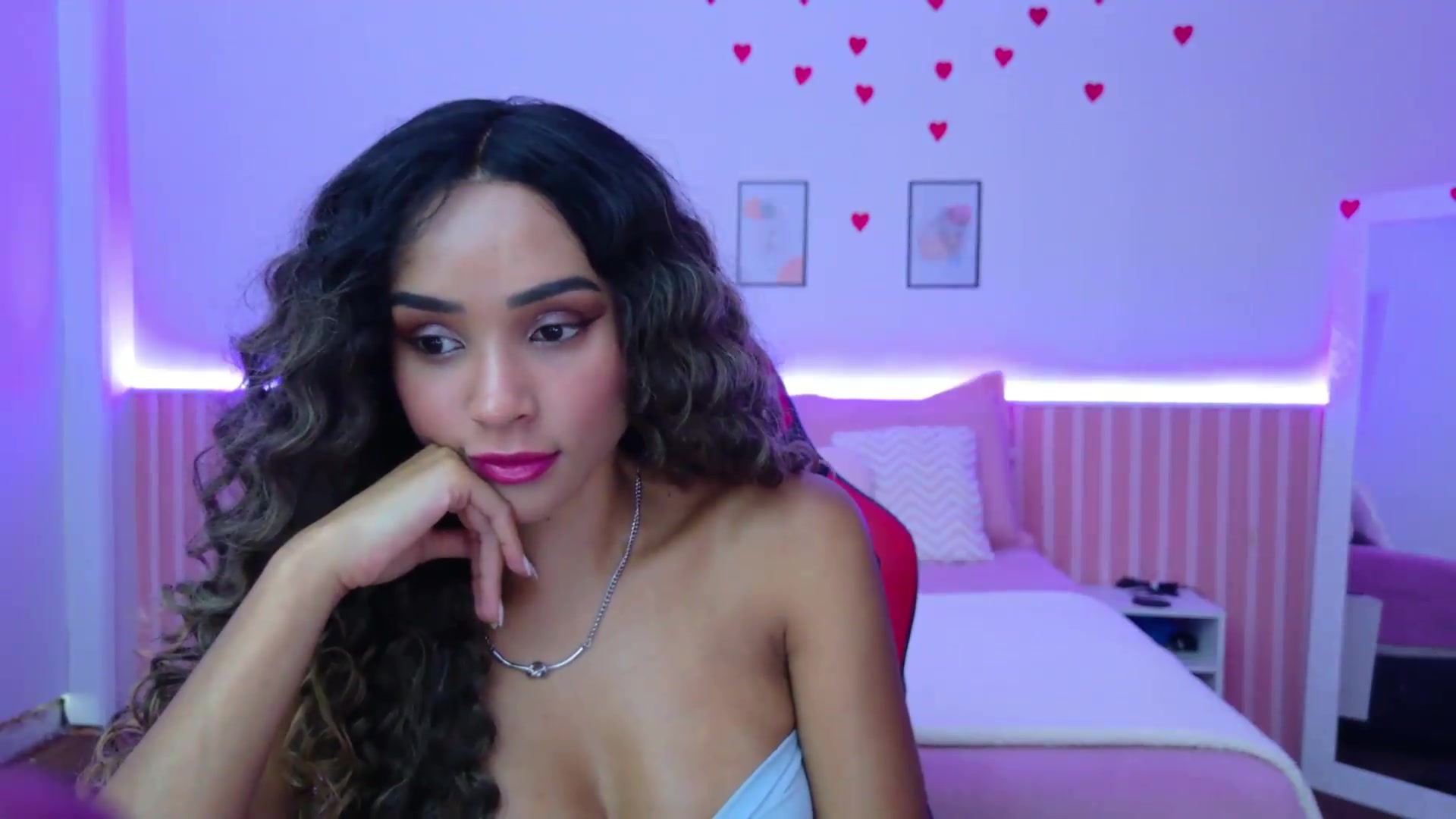 Gallery image thumbnail from Helen9g38's myfreecams stream on, 08/19/2026, 19:25 image 2 of 20