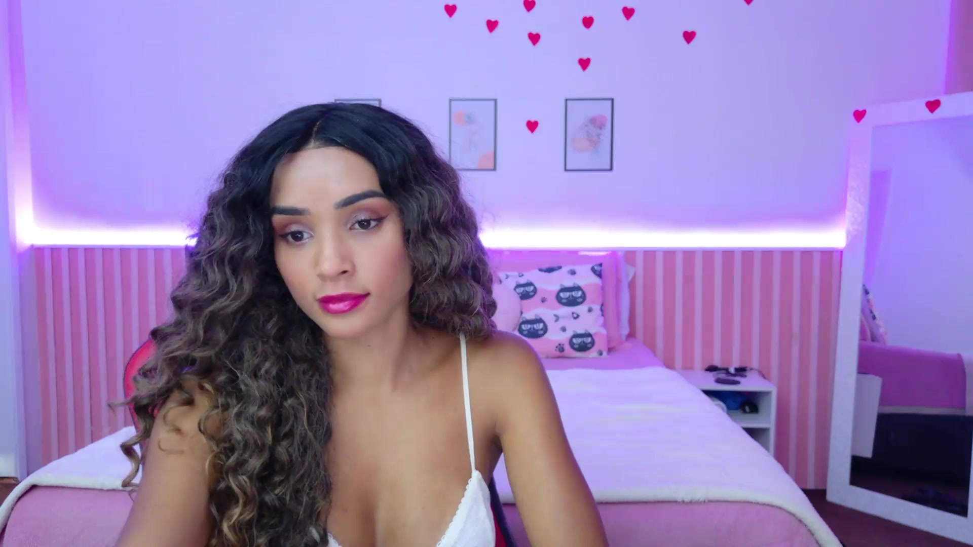 Gallery image thumbnail from Helen9g38's myfreecams stream on, 08/20/2026, 18:34 image 14 of 20