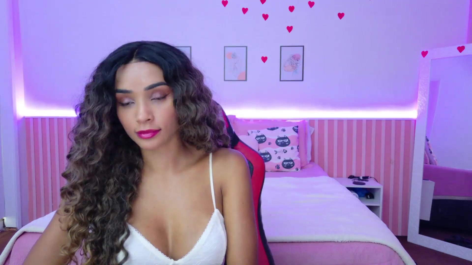 Gallery image thumbnail from Helen9g38's myfreecams stream on, 08/20/2026, 18:34 image 10 of 20