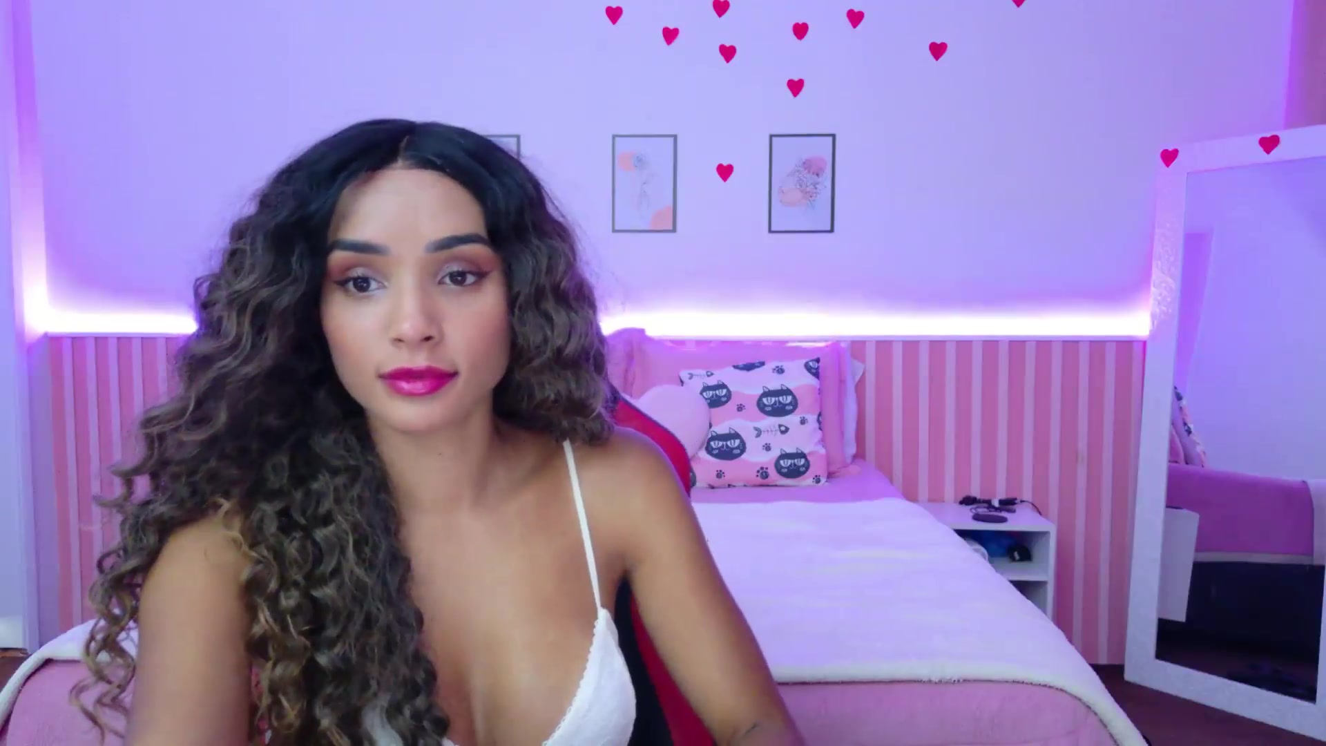 Gallery image thumbnail from Helen9g38's myfreecams stream on, 08/20/2026, 18:34 image 12 of 20