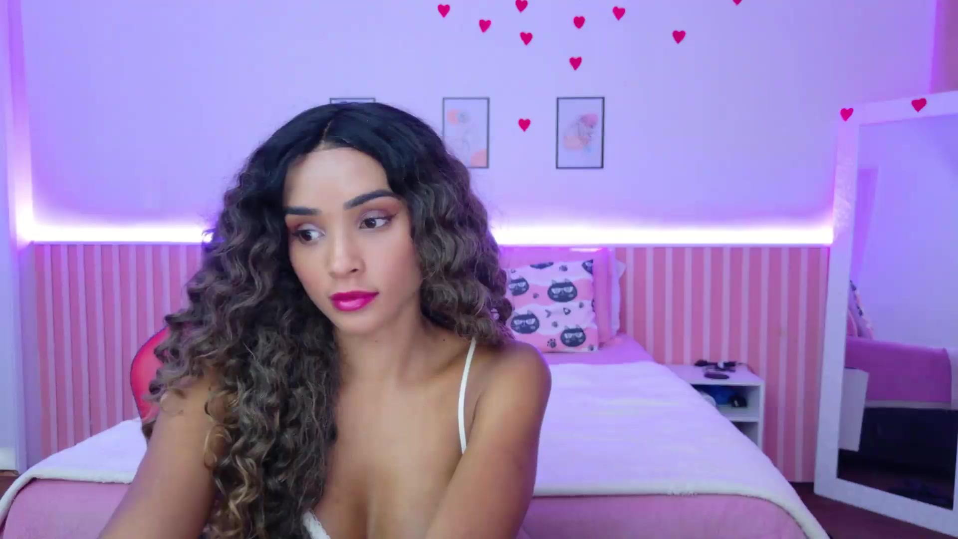 Gallery image thumbnail from Helen9g38's myfreecams stream on, 08/20/2026, 18:34 image 15 of 20