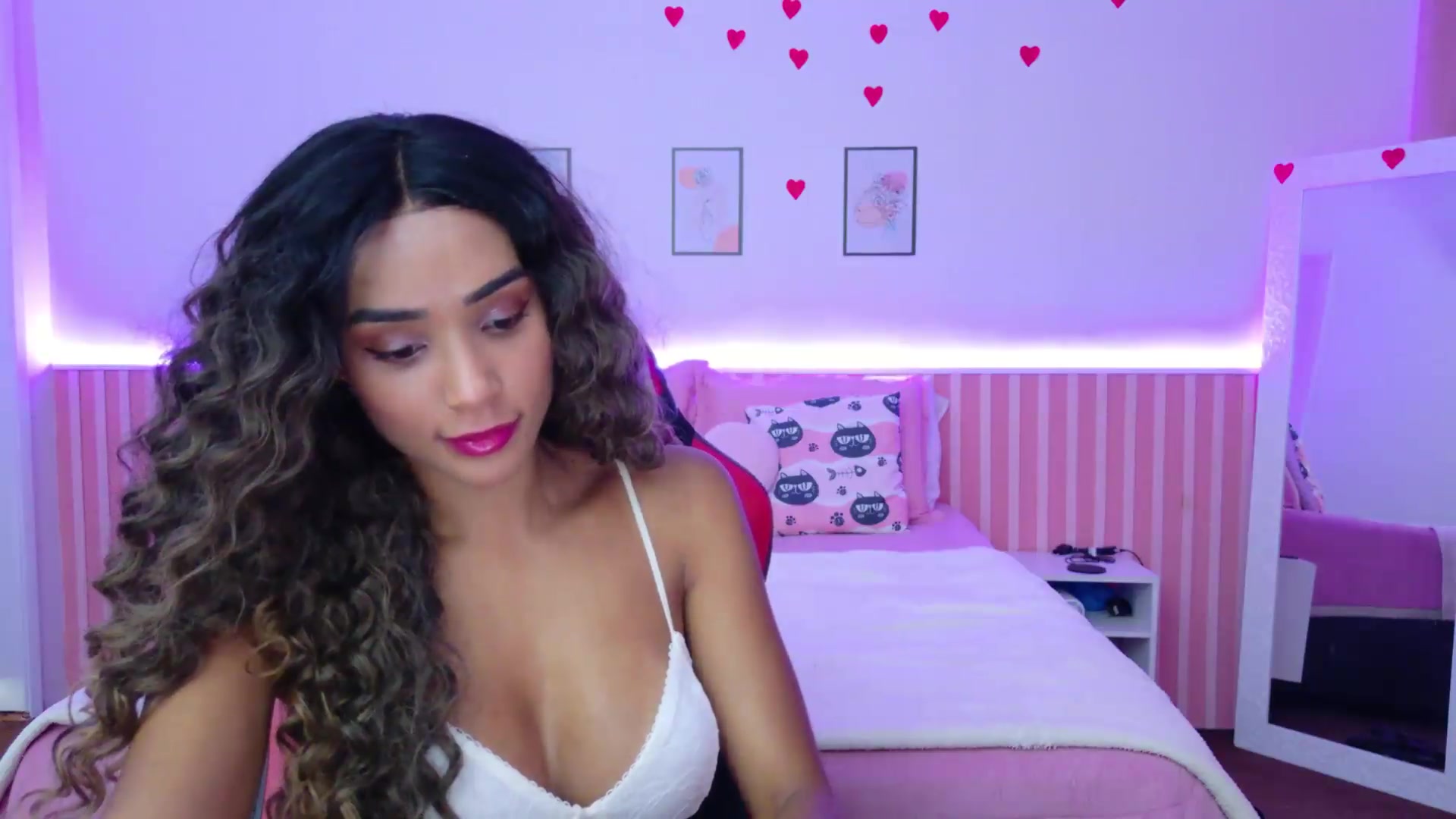Gallery image thumbnail from Helen9g38's myfreecams stream on, 08/20/2026, 18:34 image 11 of 20