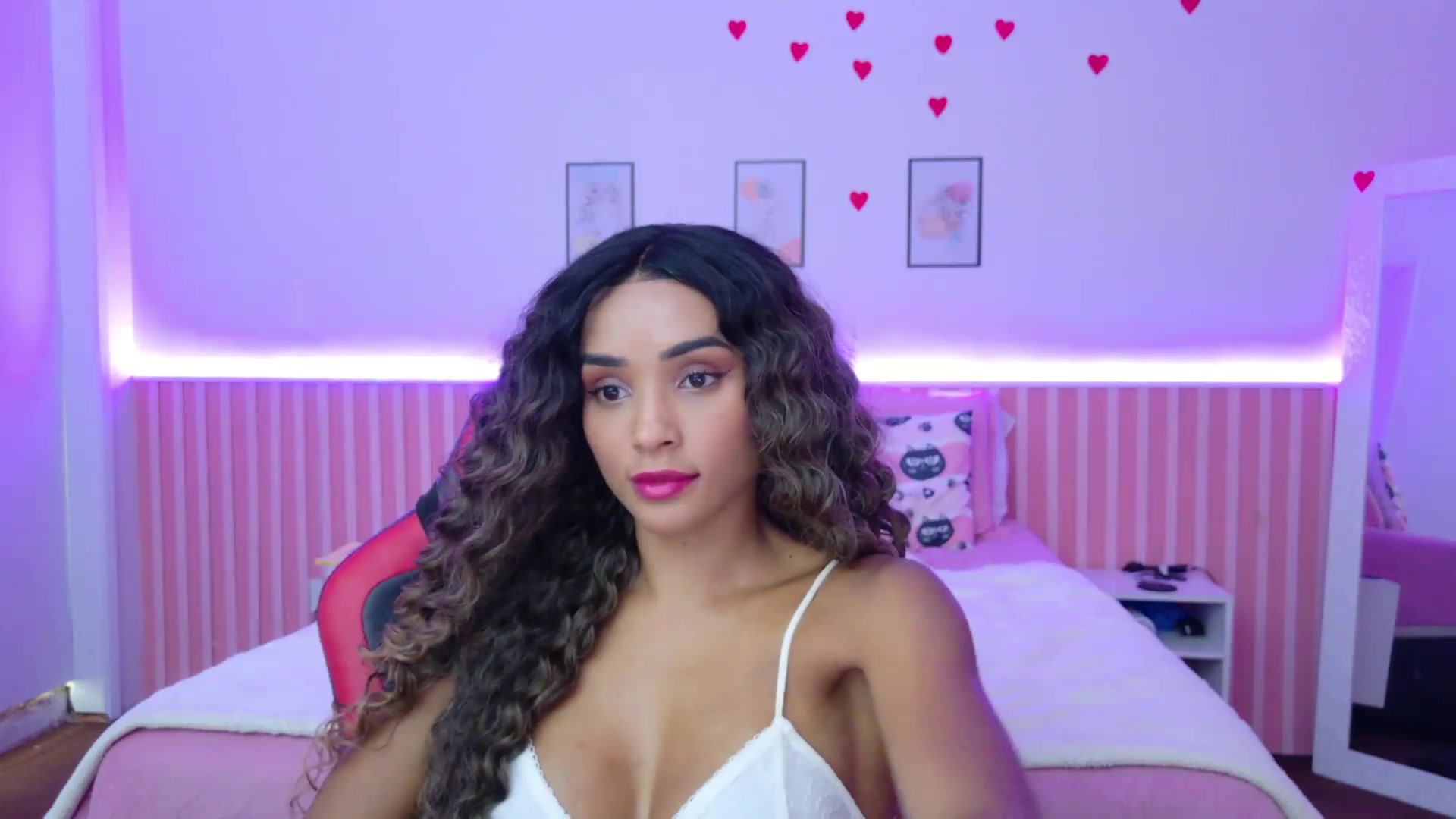 Gallery image thumbnail from Helen9g38's myfreecams stream on, 08/20/2026, 19:15 image 11 of 20