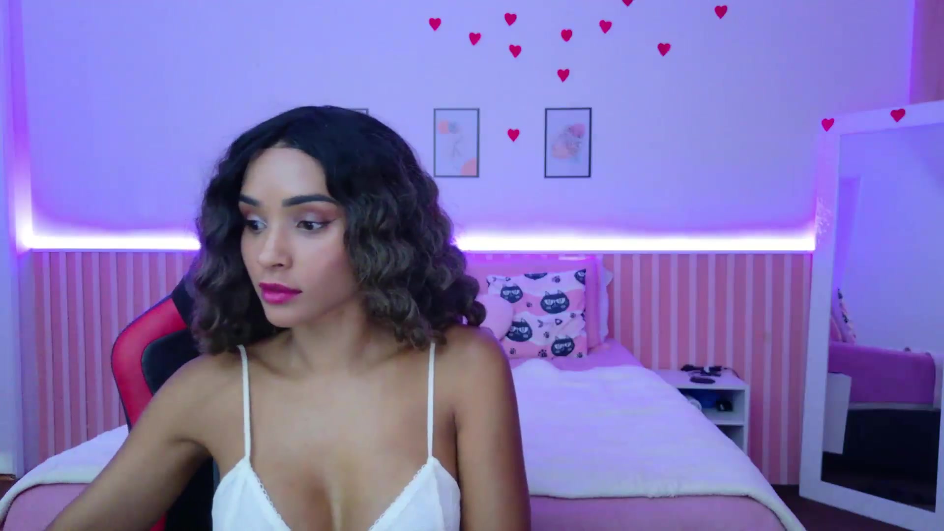 Gallery image thumbnail from Helen9g38's myfreecams stream on, 08/20/2026, 19:15 image 17 of 20