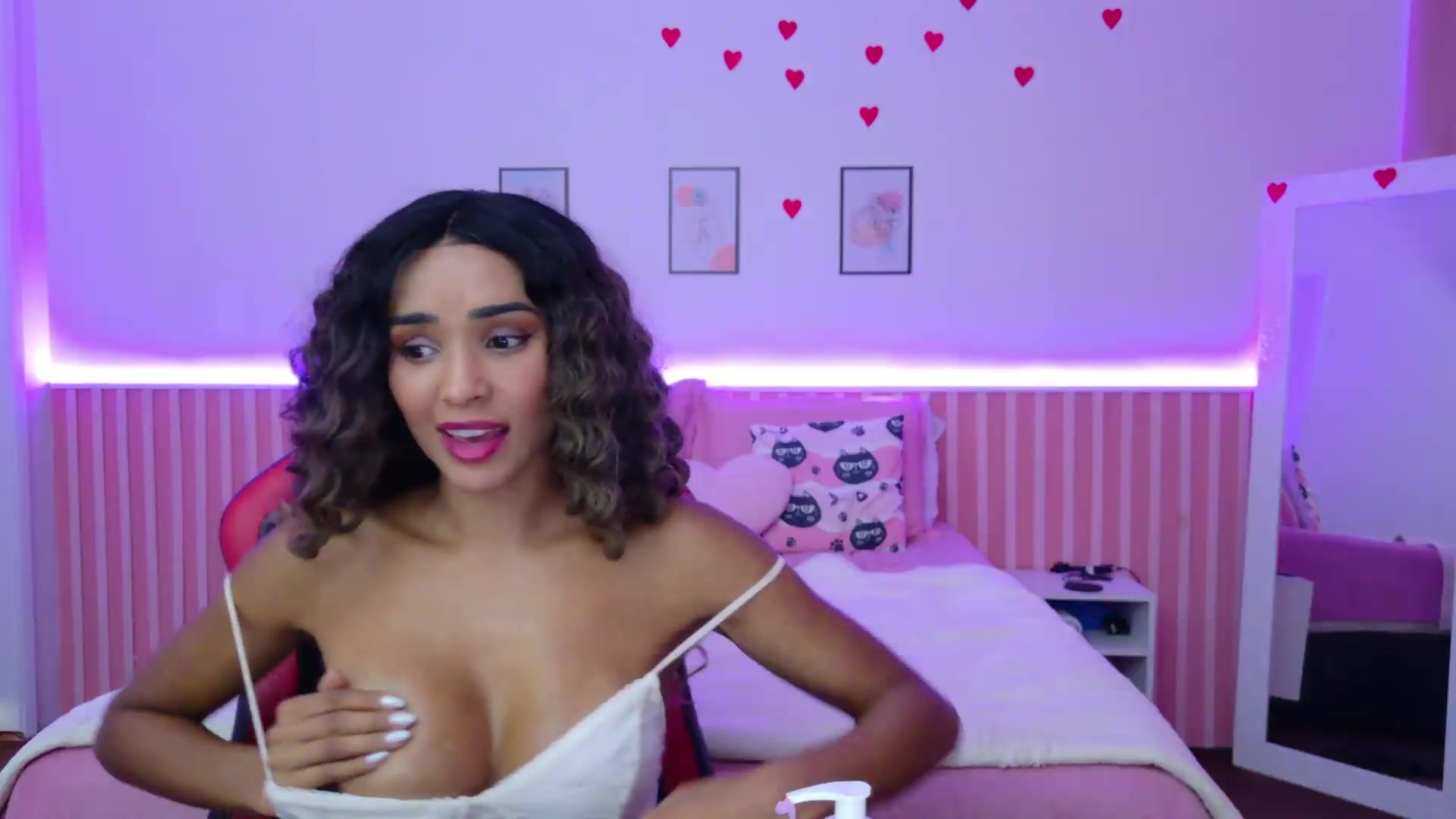 Gallery image thumbnail from Helen9g38's myfreecams stream on, 08/20/2026, 19:15 image 18 of 20